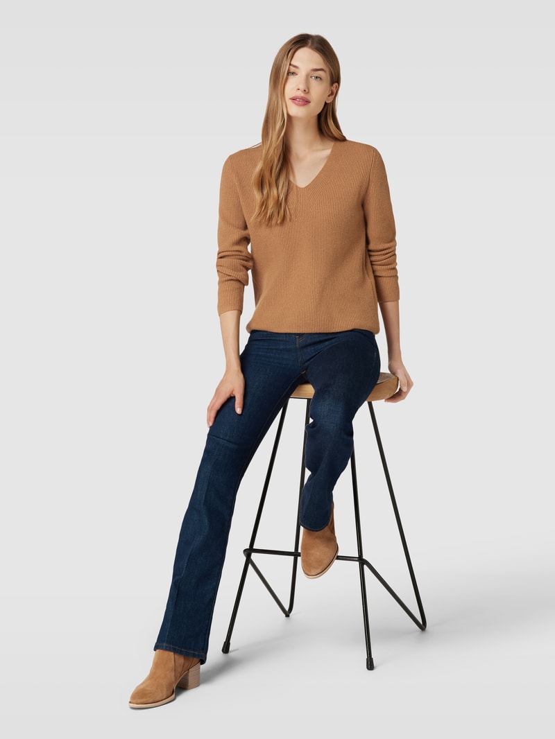 Strickpullover mit V-Ausschnitt in camel