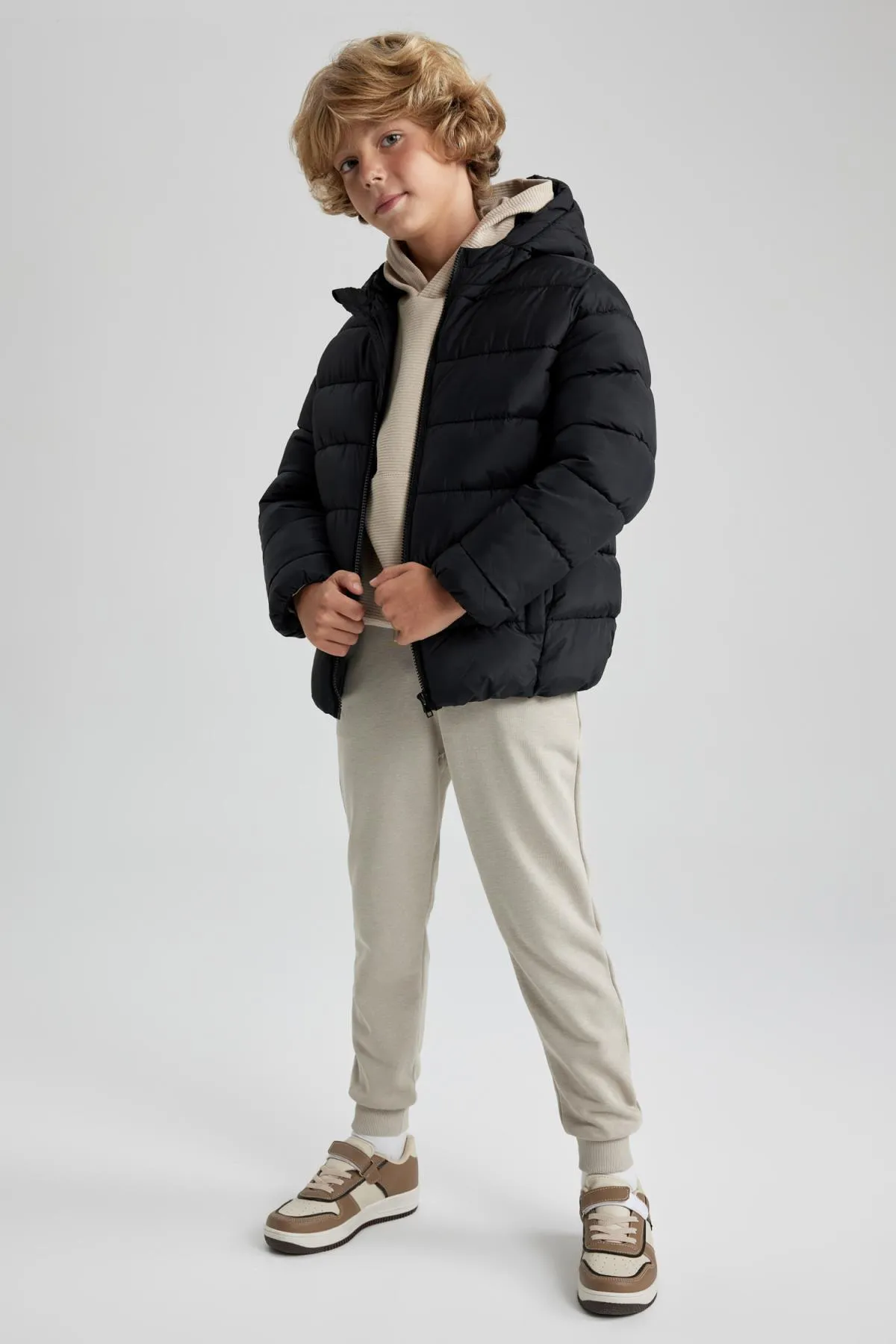 DeFacto  Wasserabweisende Pufferjacke mit Kapuze für Jungen A1875a823wn