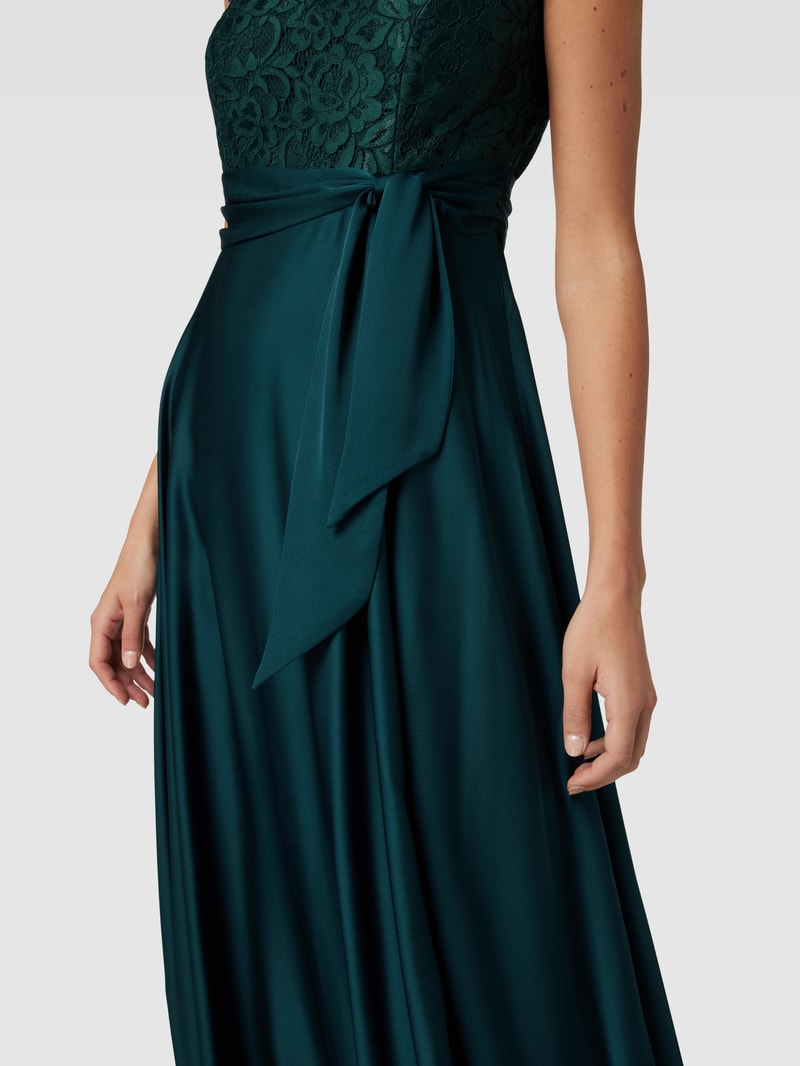 Abendkleid mit Zierbesatz in dunkelgrün