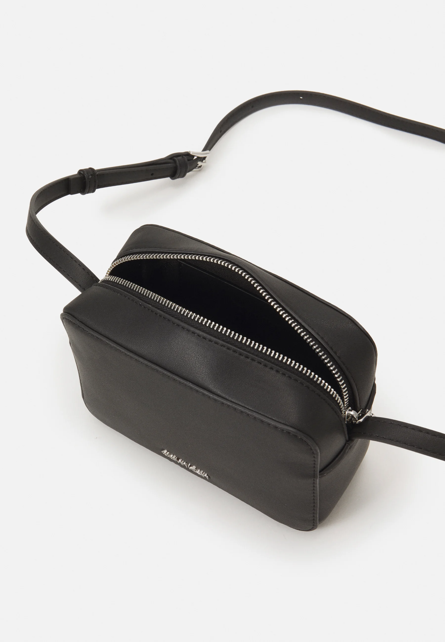 Calvin Klein MUST CAMERA BAG - Bolso de hombro