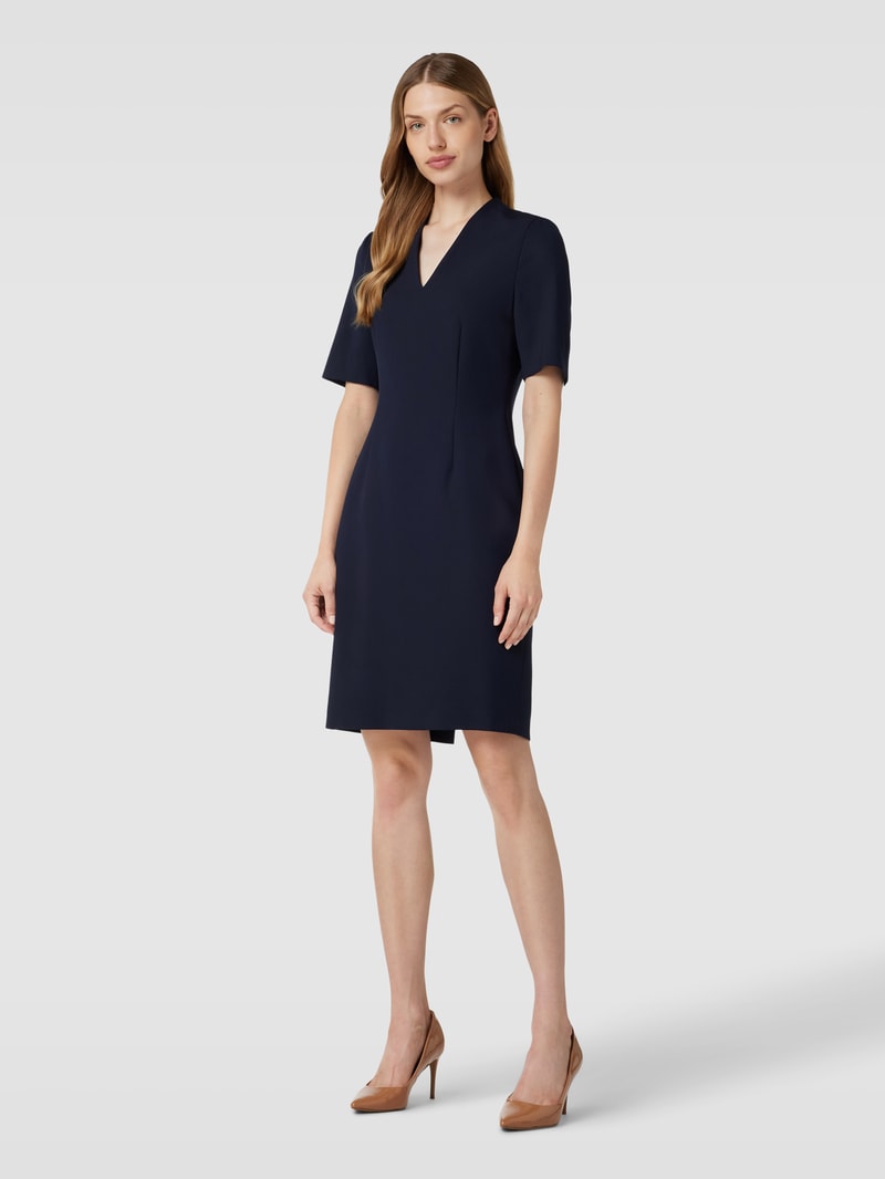 Knielanges Kleid mit V-Ausschnitt in marineblau