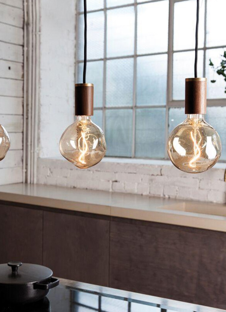 LED colorat Tala Elva E27 6W 2200K, reglabil intensitate luminos.