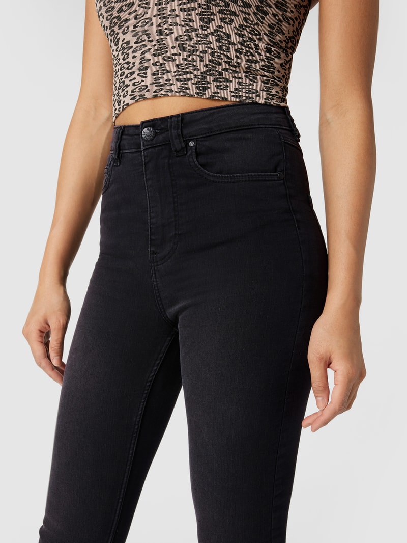 Skinny Fit Jeans mit Stretch-Anteil in schwarz