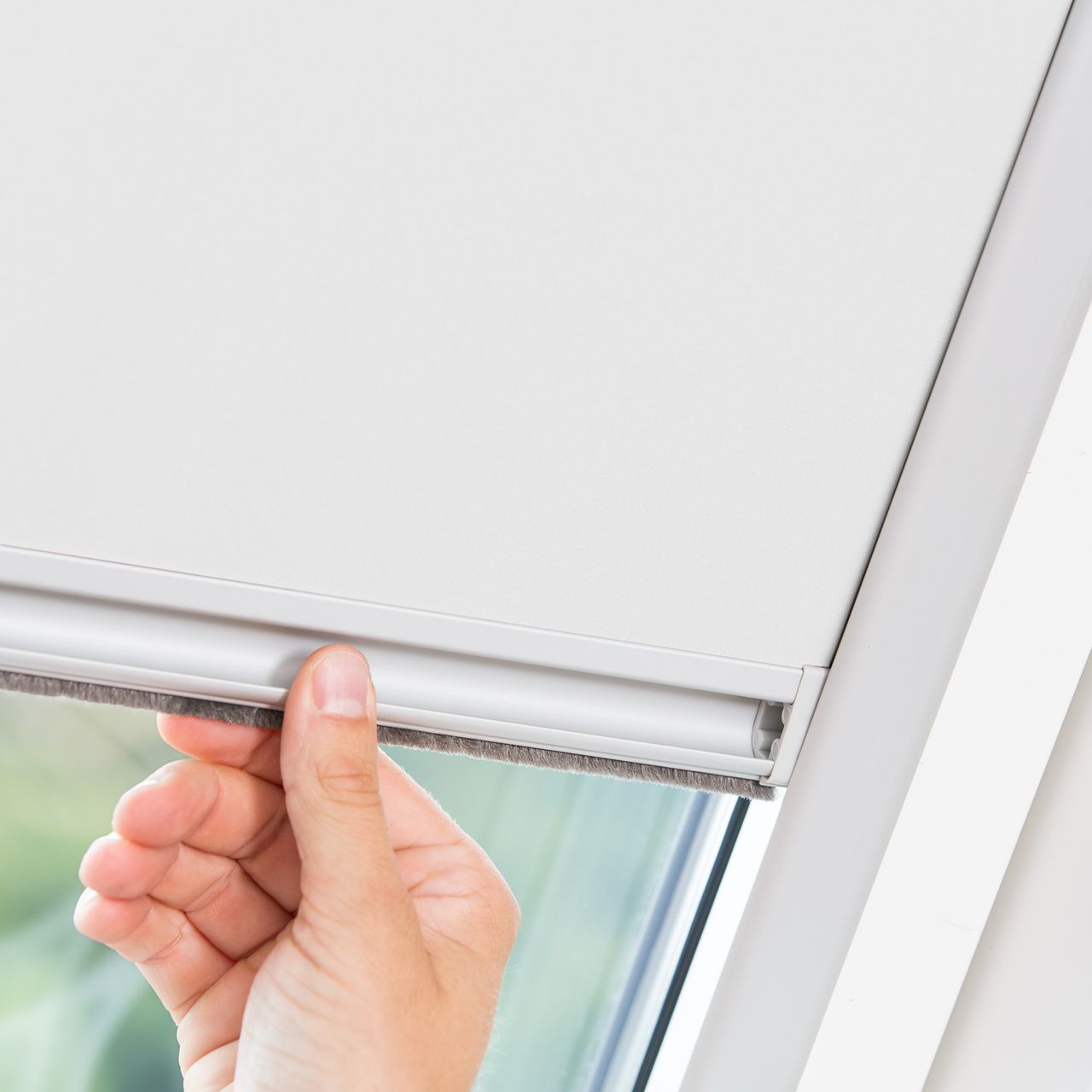 Lichtblick Dachfensterrollo Skylight, Thermo, Verdunkelung - Weiß, 38,3 x 54,0 cm (C02) (B x L)