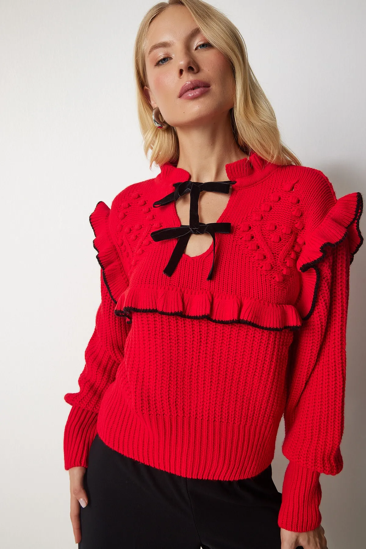 Happiness İstanbul  Roter Strickpullover mit Rüschenkragen und Schleife für Damen MT00112