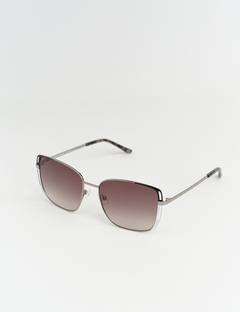 Sonnenbrille im Retrolook