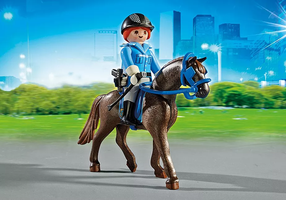 Polizeipferd mit Anh&auml;nger