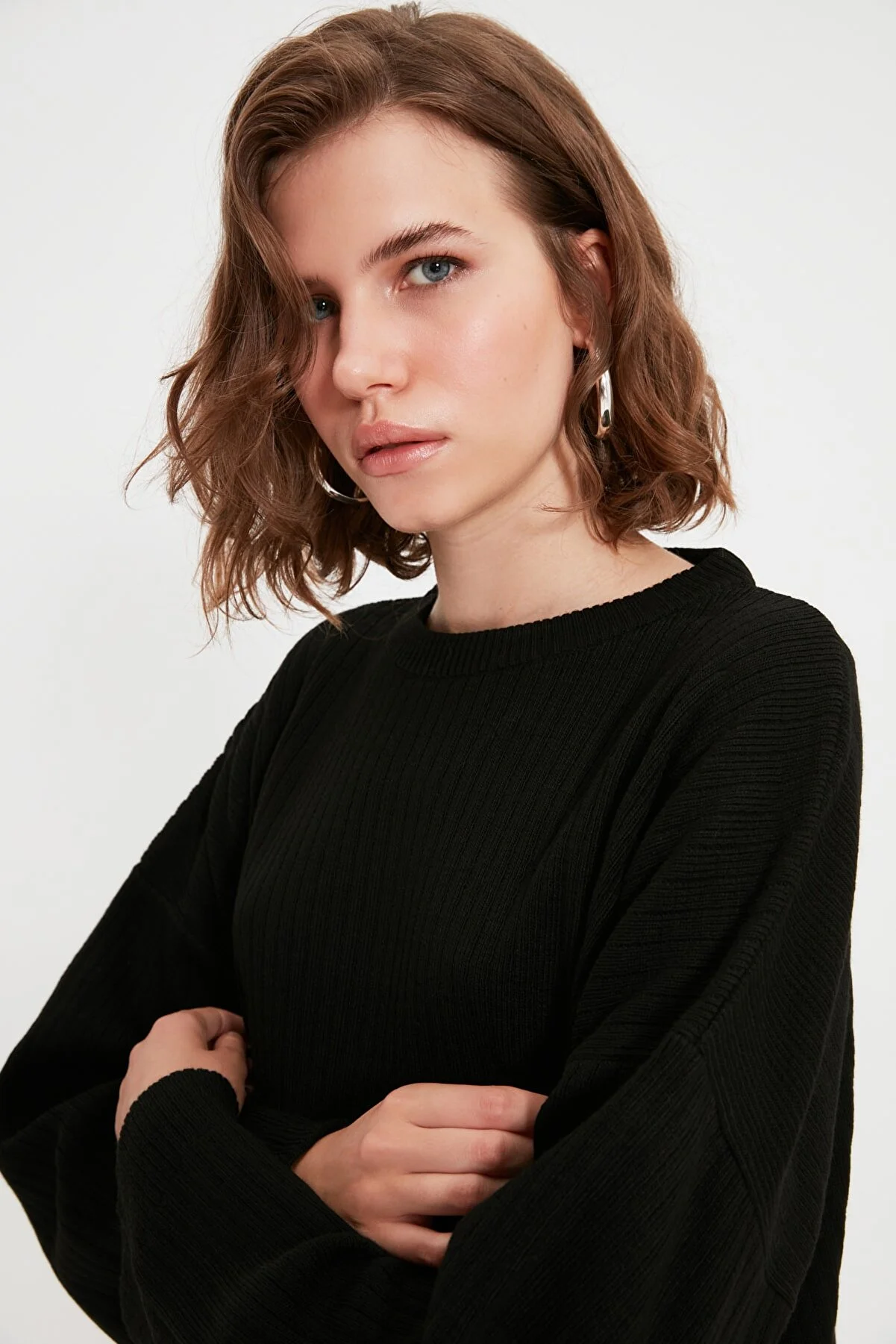 Trendyol Collection  Schwarzes Set aus Strickoberteil und -unterteil mit Rundhalsausschnitt TWOSS20AU0084