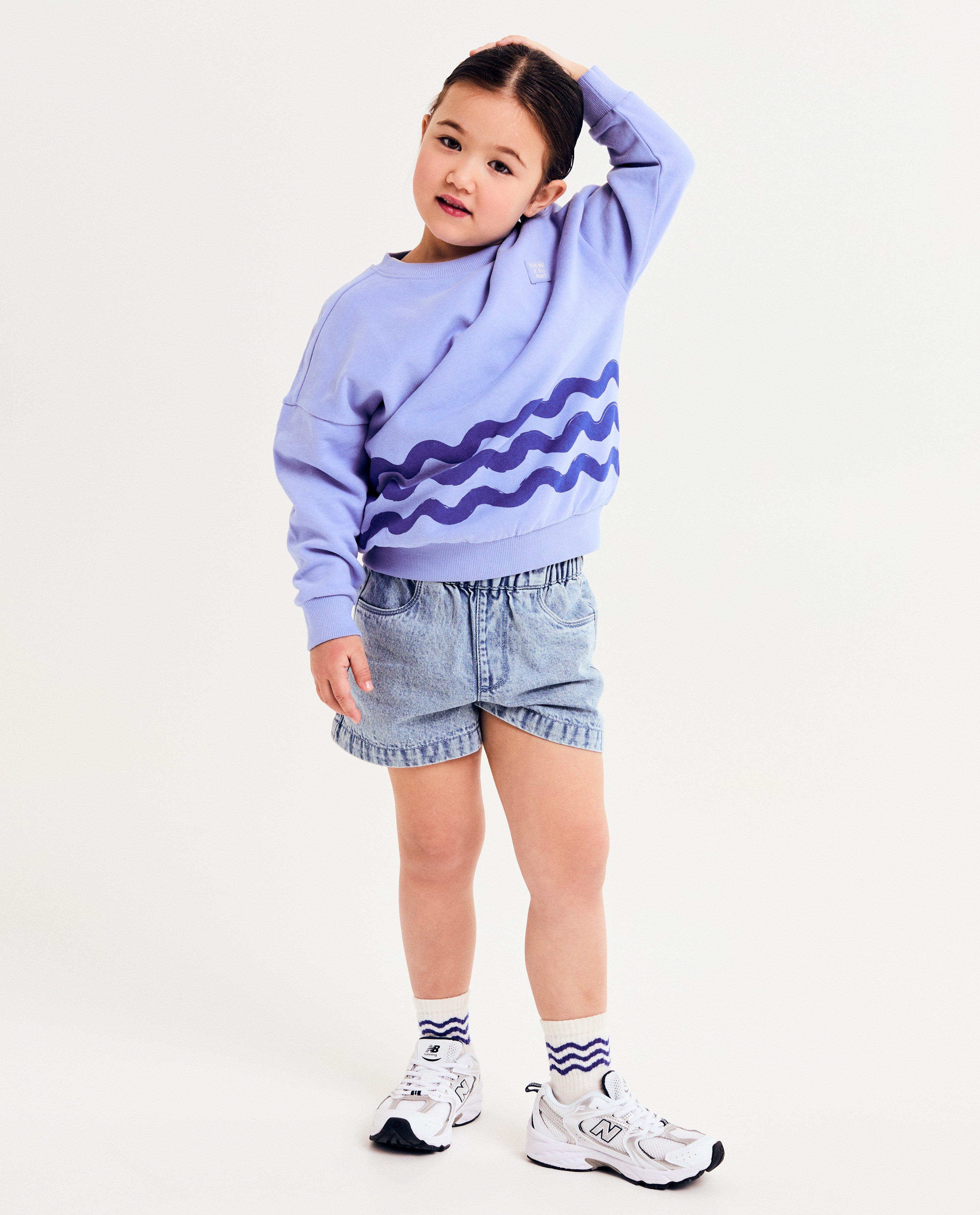 Elisabeth Lucie Baeten hullámos csíkos pulóver, unisex világoskék