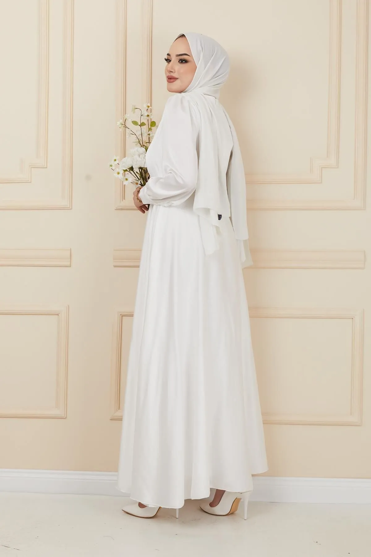 Olcay  Ausgestelltes Abendkleid mit Gürtelzubehör Ecru 1602