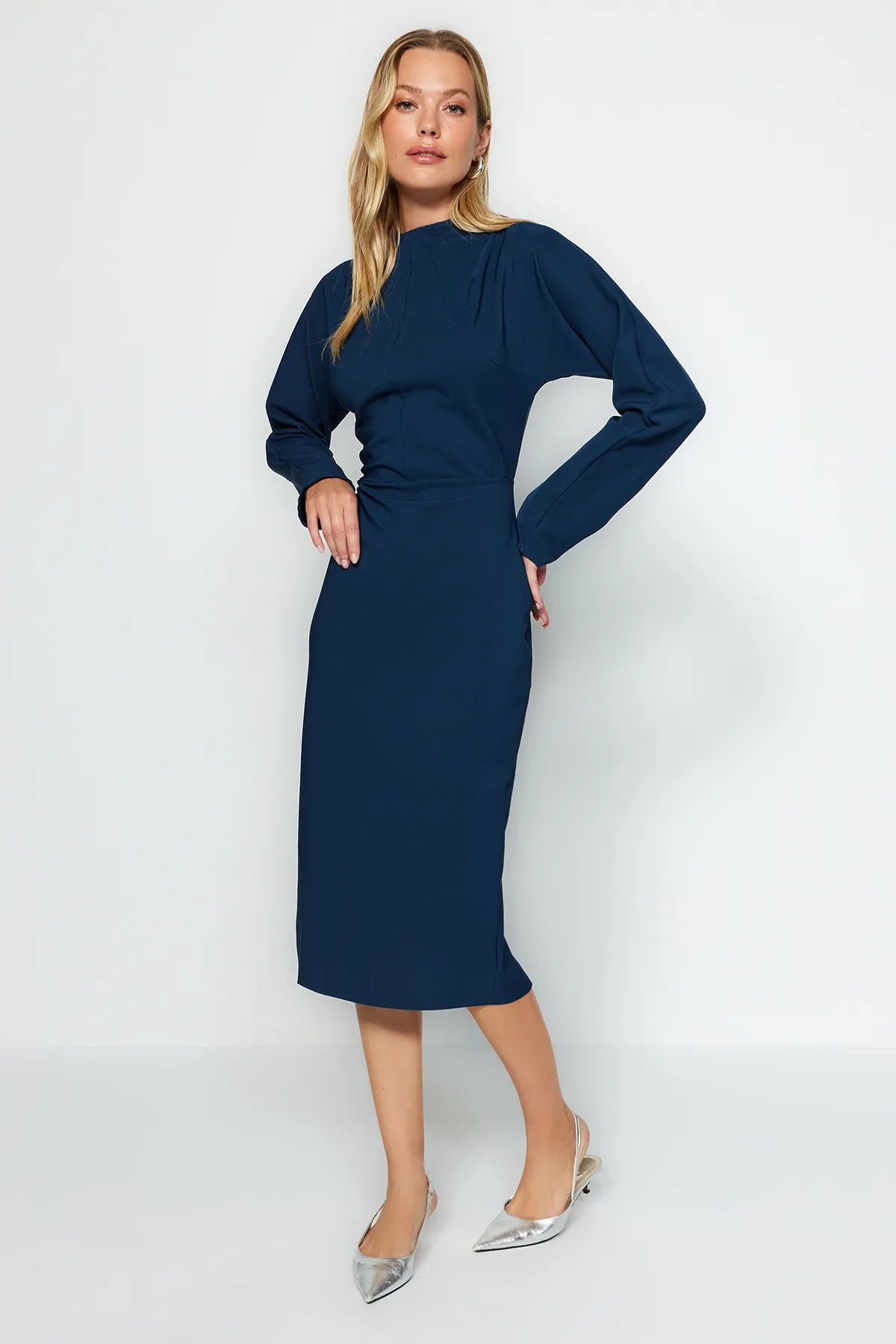 Trendyol Collection  Petrolblaues, gerade geschnittenes, detailliertes Webkleid mit Raffung TWOAW24EL00299