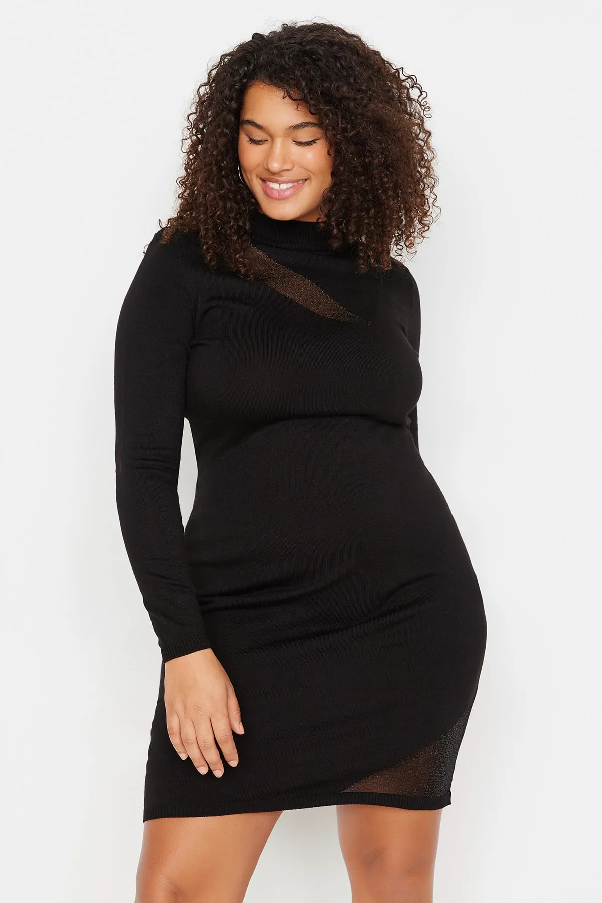 Trendyol Curve  Schwarzes, transparentes, detailliertes, figurbetontes Strickkleid mit hohem Kragen TBBAW23AH00180