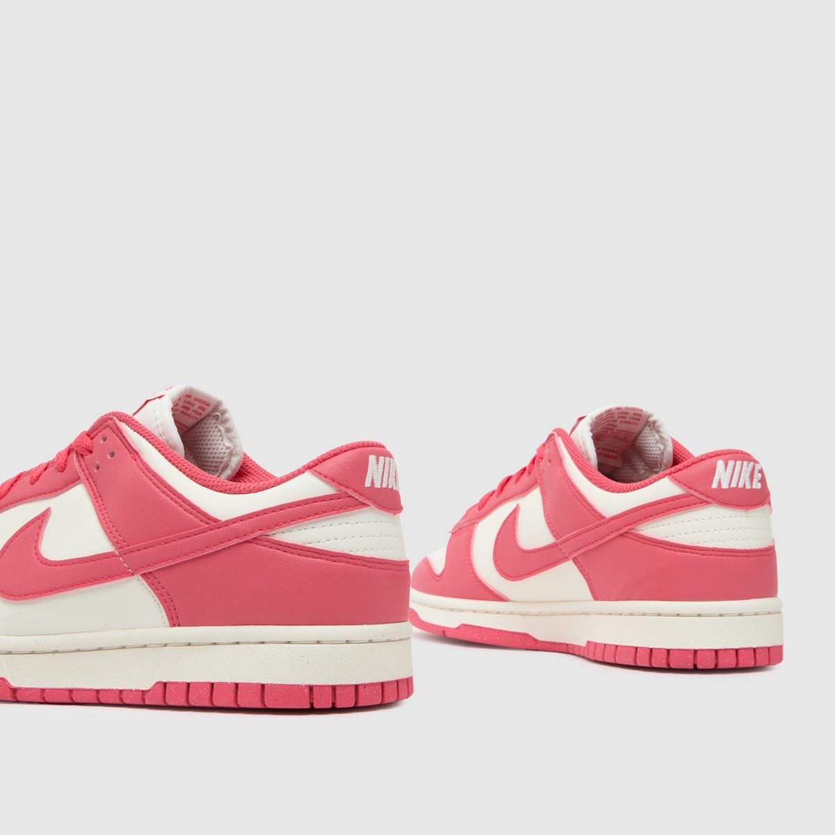Nike Dunk Low-sneakers i vitt och rosa