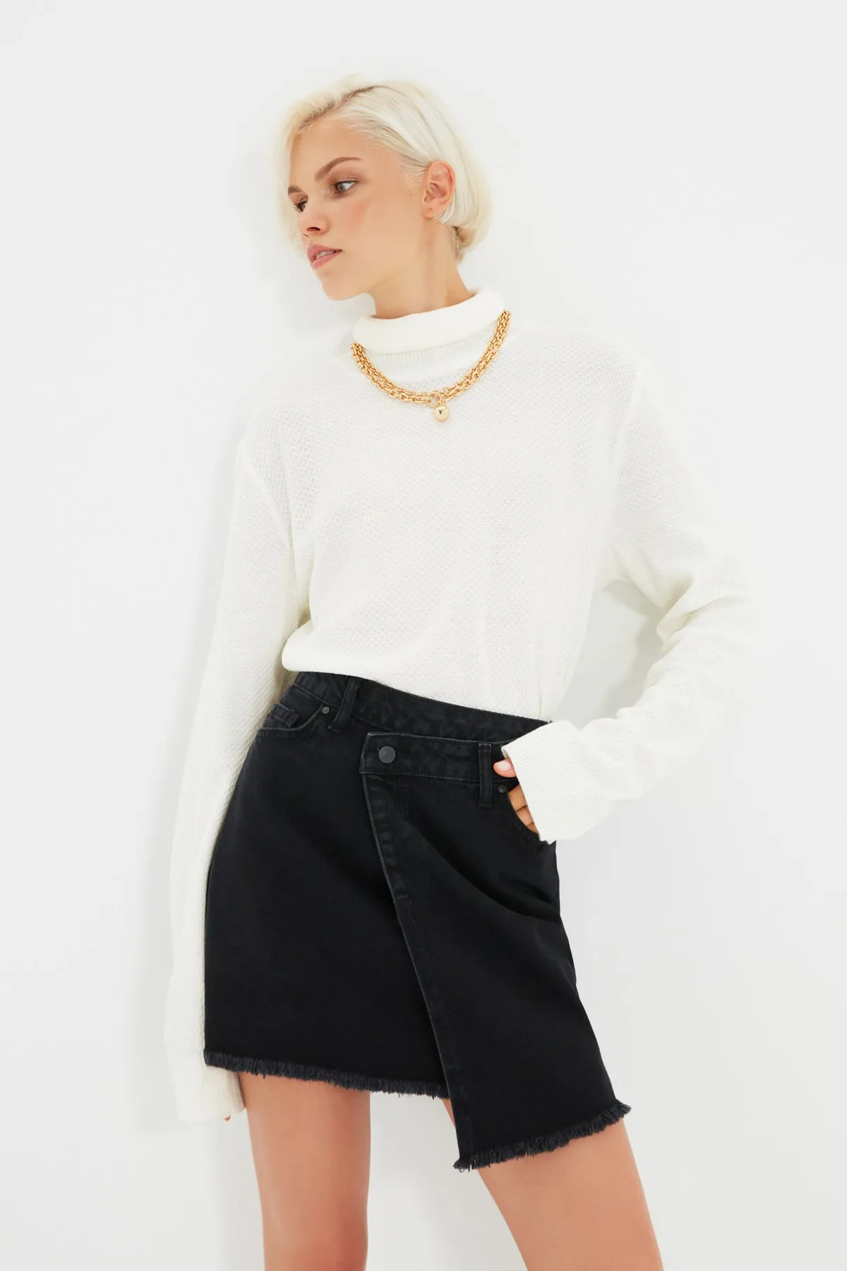 Trendyol Collection  Schwarzer asymmetrischer Jeansrock TWOAW20ET0071