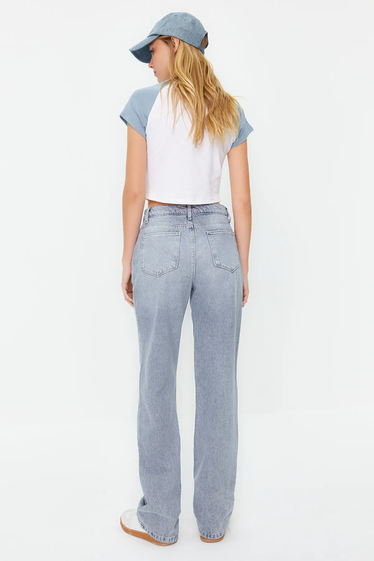 Trendyol Collection  Blaugraue Jeans mit niedriger Taille und weitem Bein TWOSS24JE00060