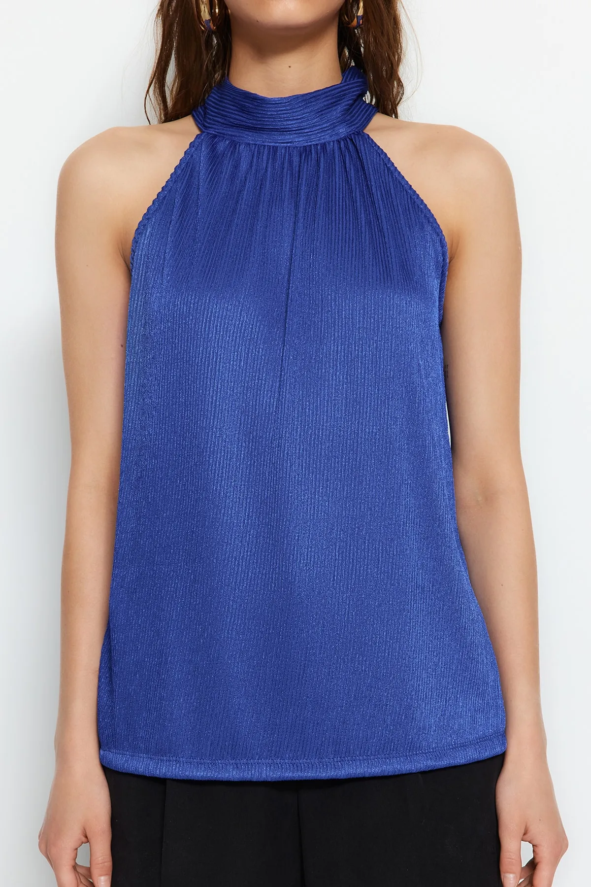 Trendyol Collection  Saks Plissierte Strickbluse mit hohem Kragen TWOSS23BZ00952