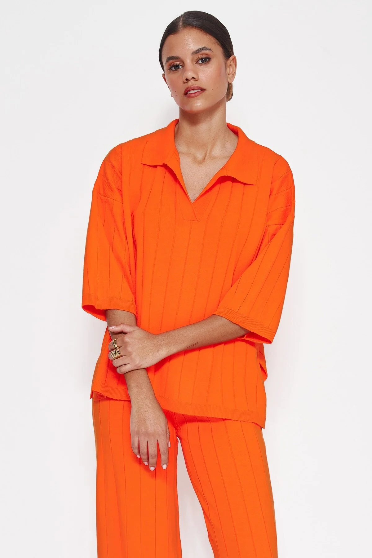 Trendyol Collection  Orangefarbenes Basic-Set aus Oberteil und Unterteil aus Strick TWOSS23AU00029