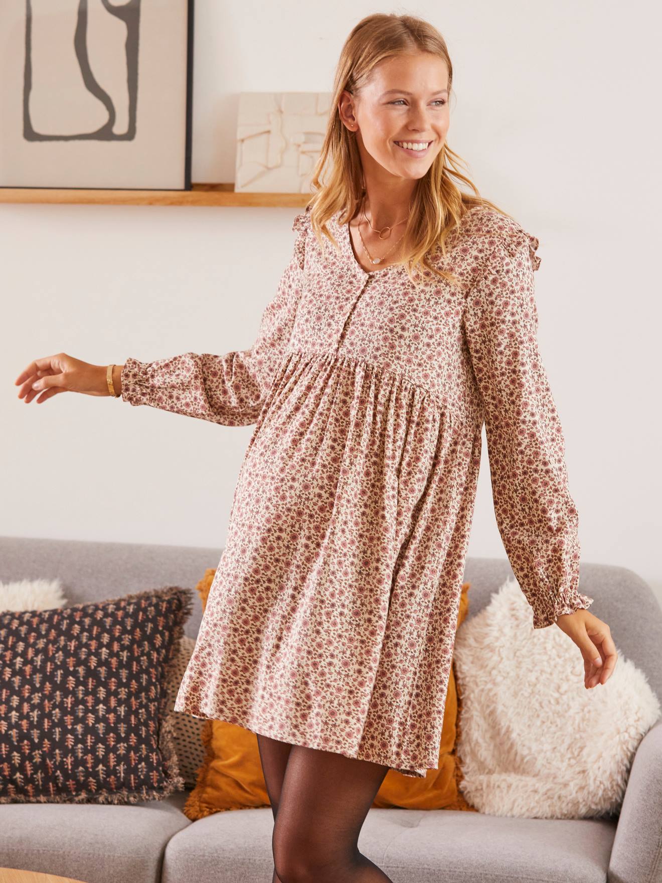 Robe de grossesse imprimée et volantée gris imprimé