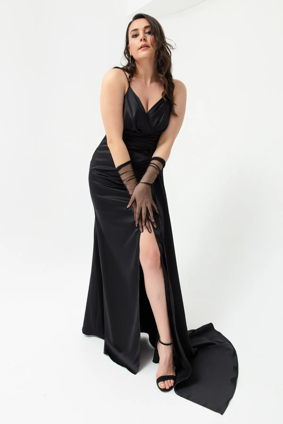 Lafaba  Schwarzes langes Abendkleid und Abschlusskleid aus Satin für Damen in Übergröße