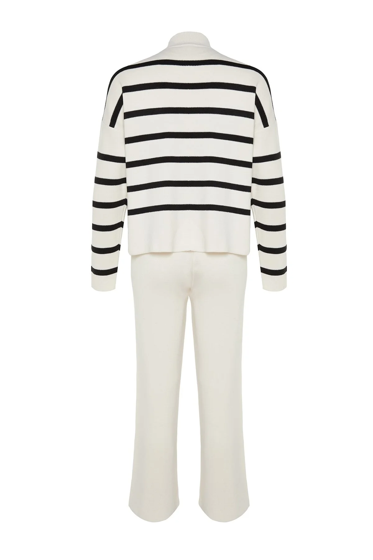 Trendyol Collection  Set aus gestreiftem Strickoberteil und -unterteil mit ecrufarbener Hose TWOAW24AU00045