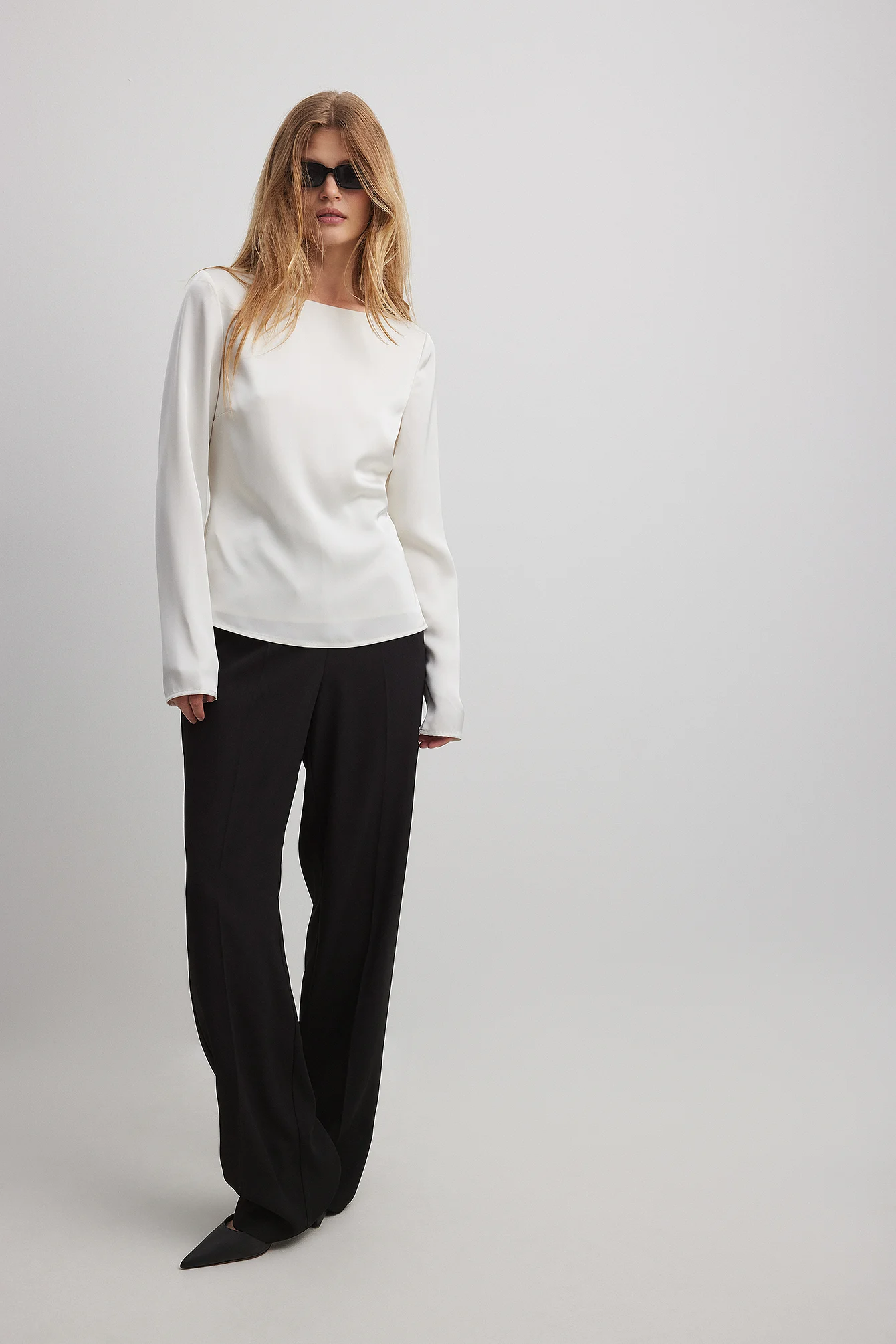 Asymmetrische Bluse mit offenem Rücken