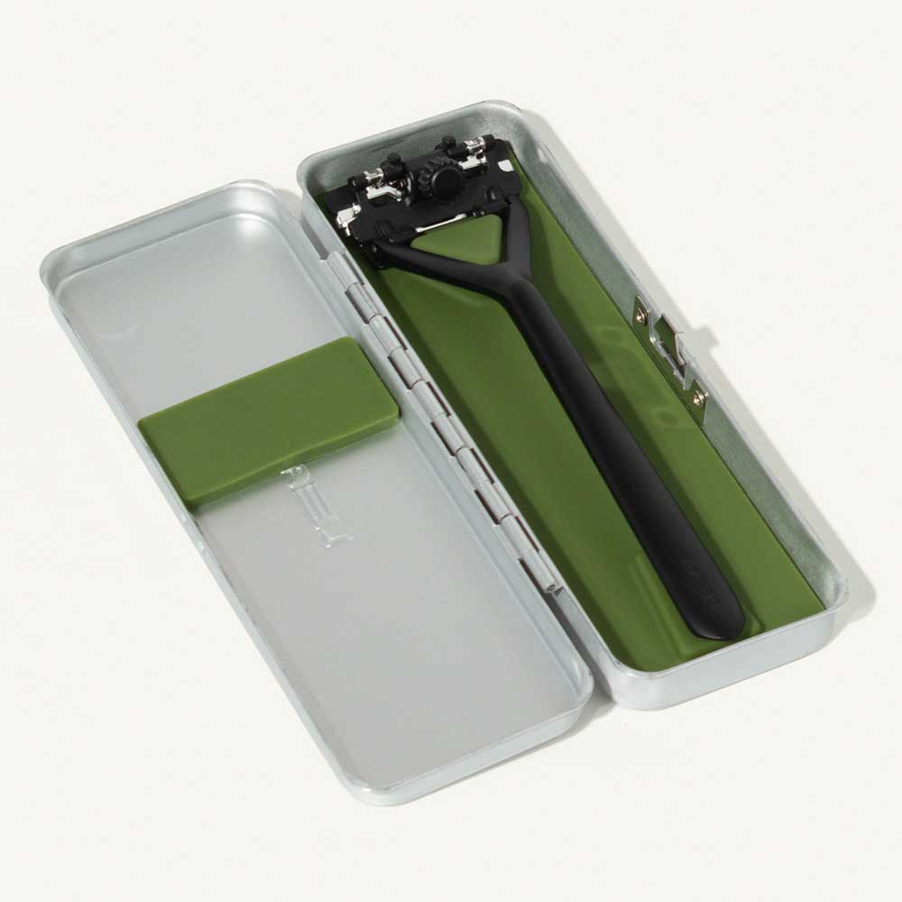 Leaf Shave Leaf Travel Case Silver