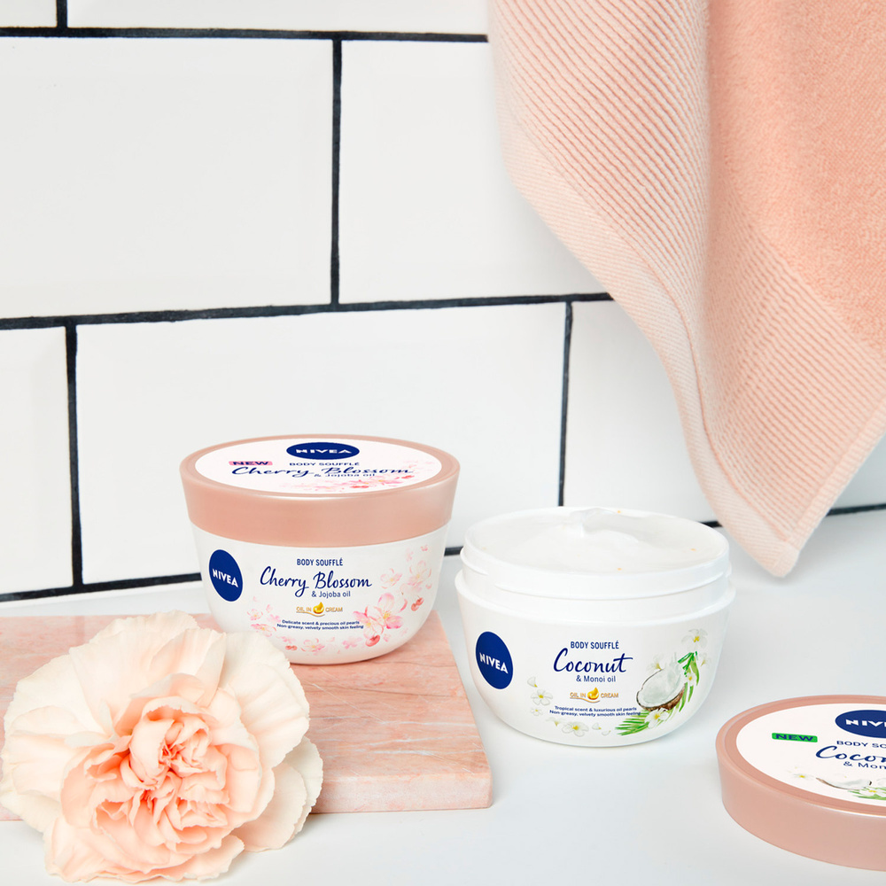 nivea Baume Soufflé Perlé Huile de Jojoba et Fleur de Cerisier Baume plaisir corps lait-huile
