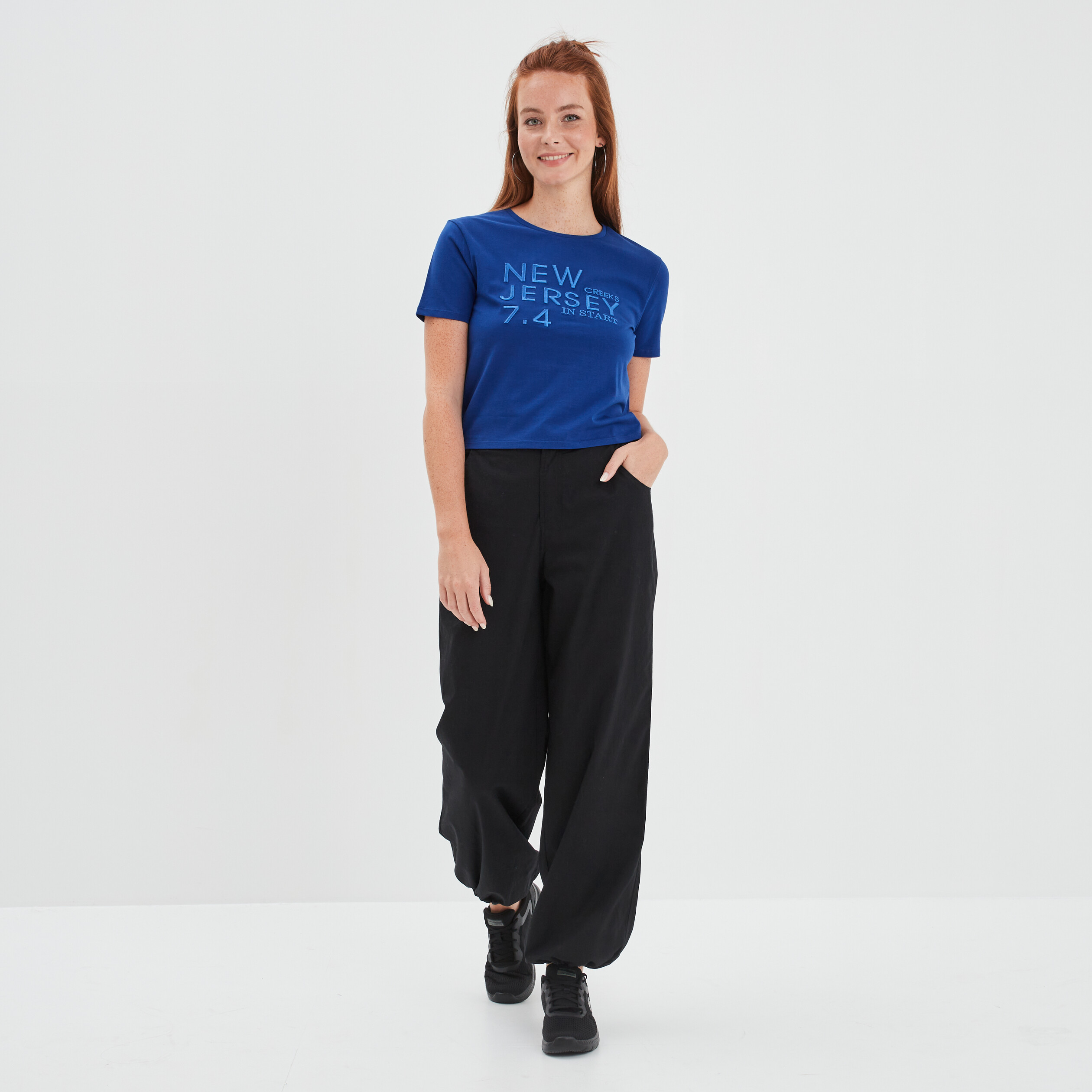 T-shirt cropped ajusté broderie Creeks bleu electrique femme | La Halle