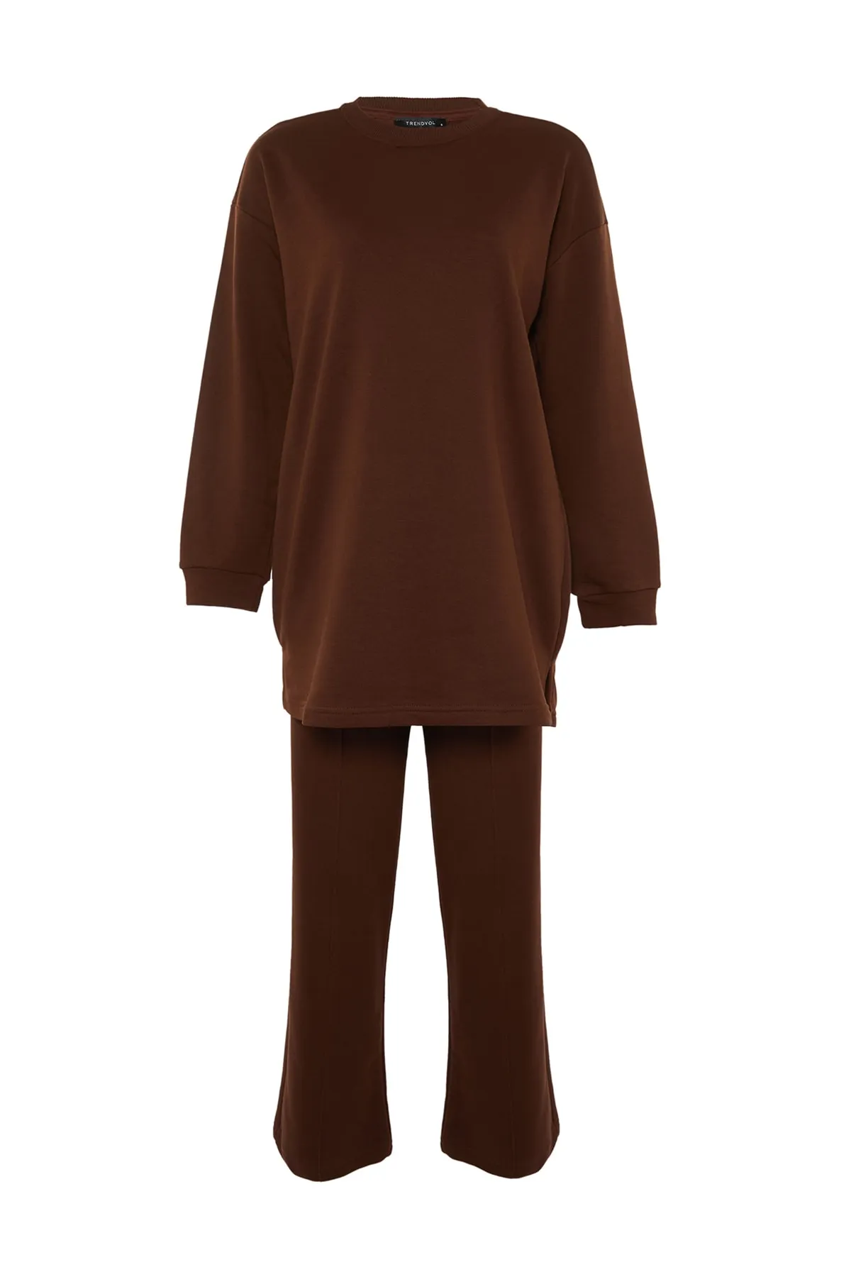 Trendyol Modest  Braunes Basic-Strick-Trainingsanzug-Set mit Rundhalsausschnitt TCTAW23EN00003