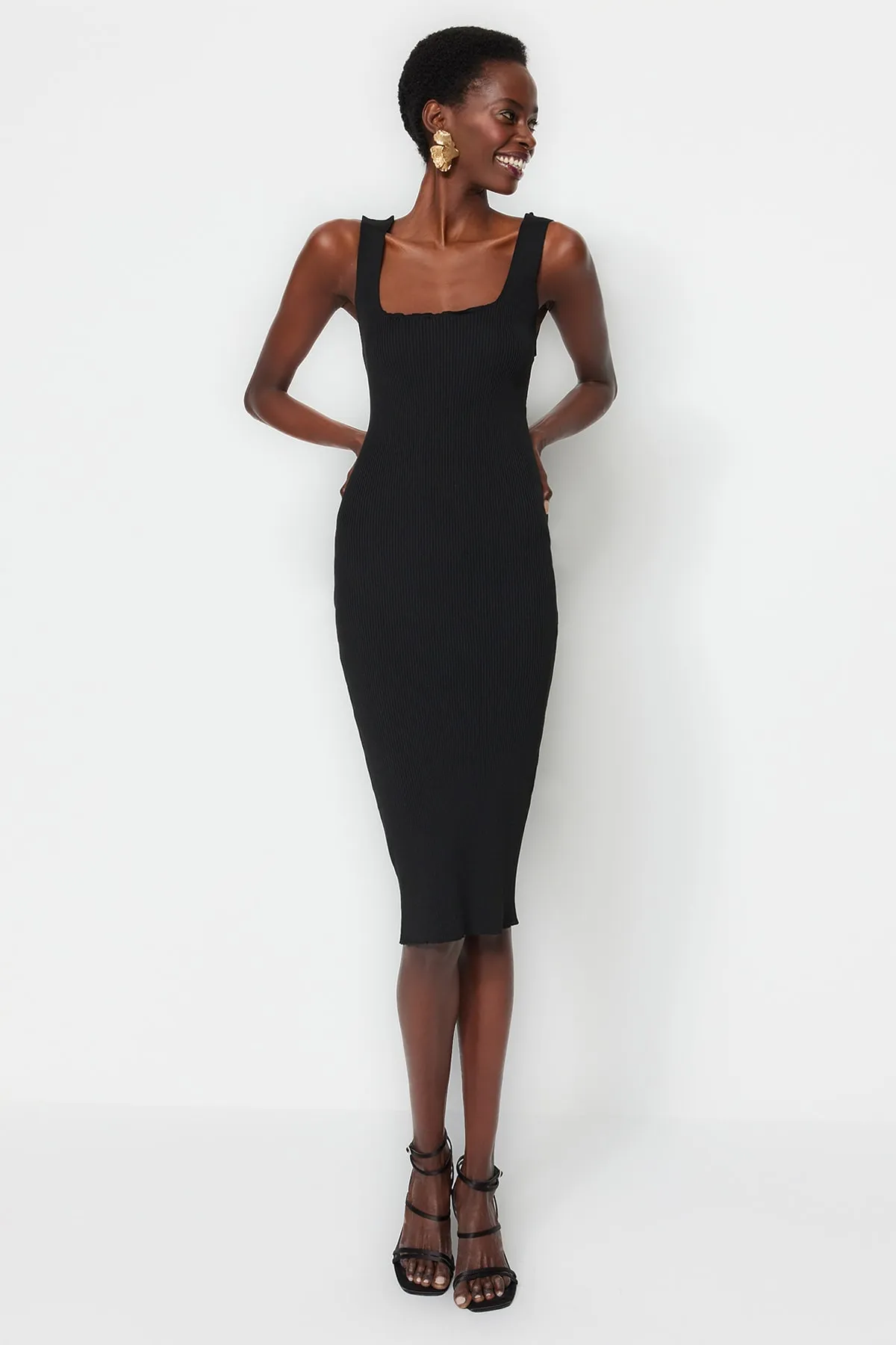 Trendyol Collection  Schwarzes, tailliertes Strick-Abendkleid TPRSS23EL00368