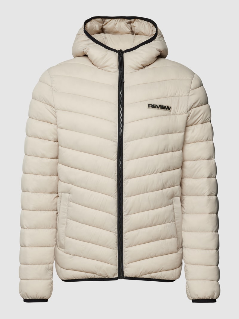 Steppjacke mit Kapuze in schlamm