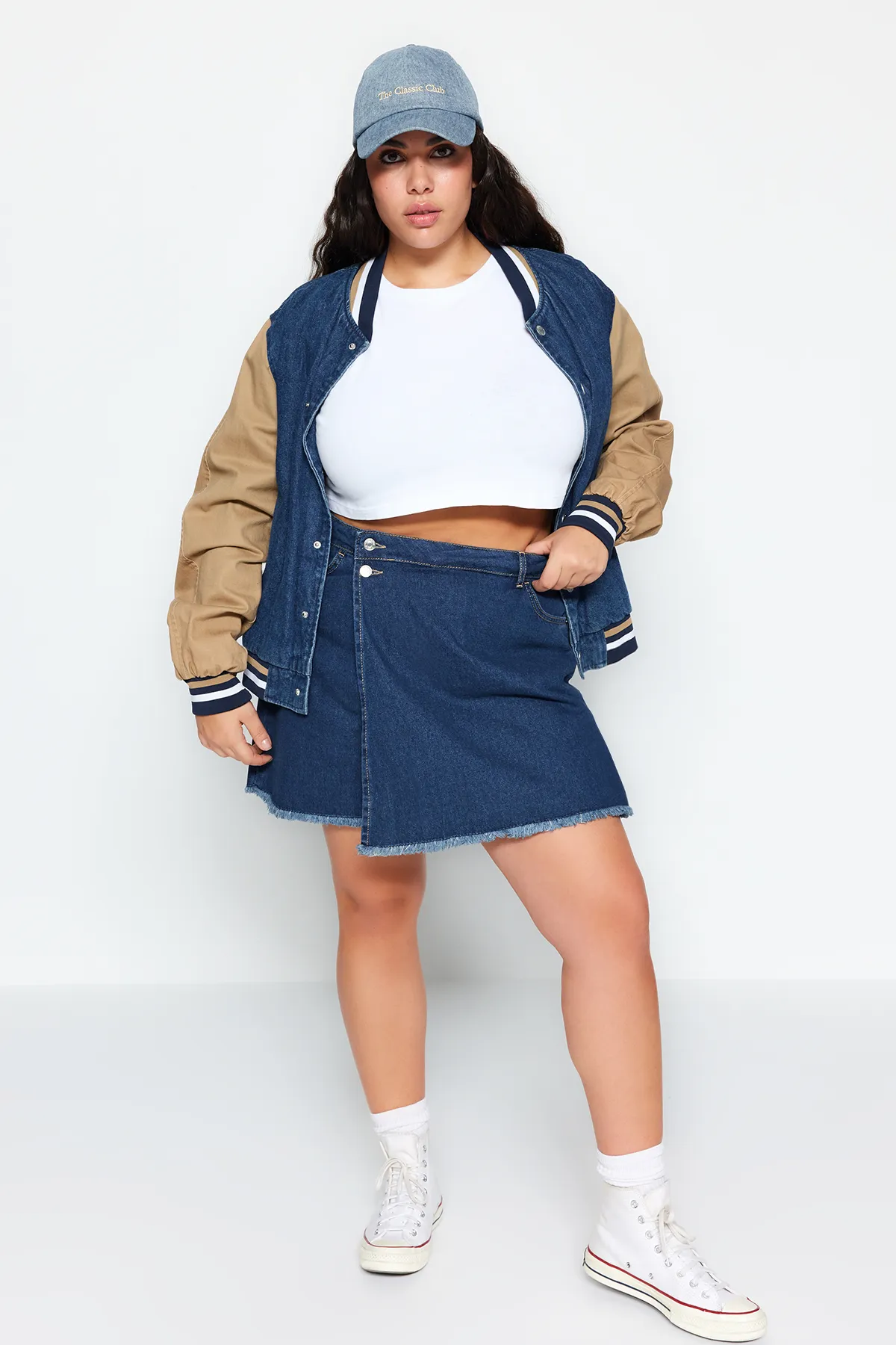 Trendyol Curve  Dunkelblauer Shorts-Rock mit hohem Taillensaum und Quasten TBBSS23AP00008