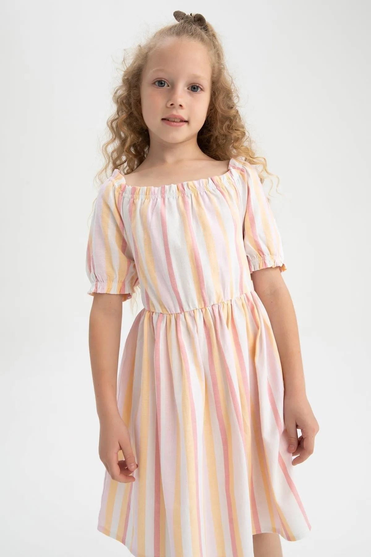 DeFacto  Gestreiftes Kurzarmkleid aus Baumwollleinen für Mädchen W7755a622sm