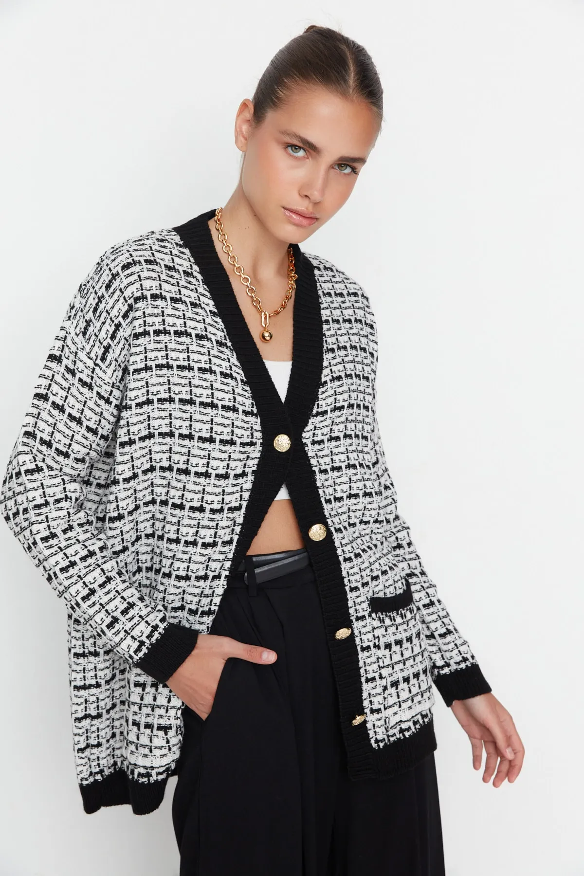 Trendyol Collection  Schwarzer, glitzernder Strickcardigan in Tweed-Optik mit weiter Passform TWOAW21HI0250