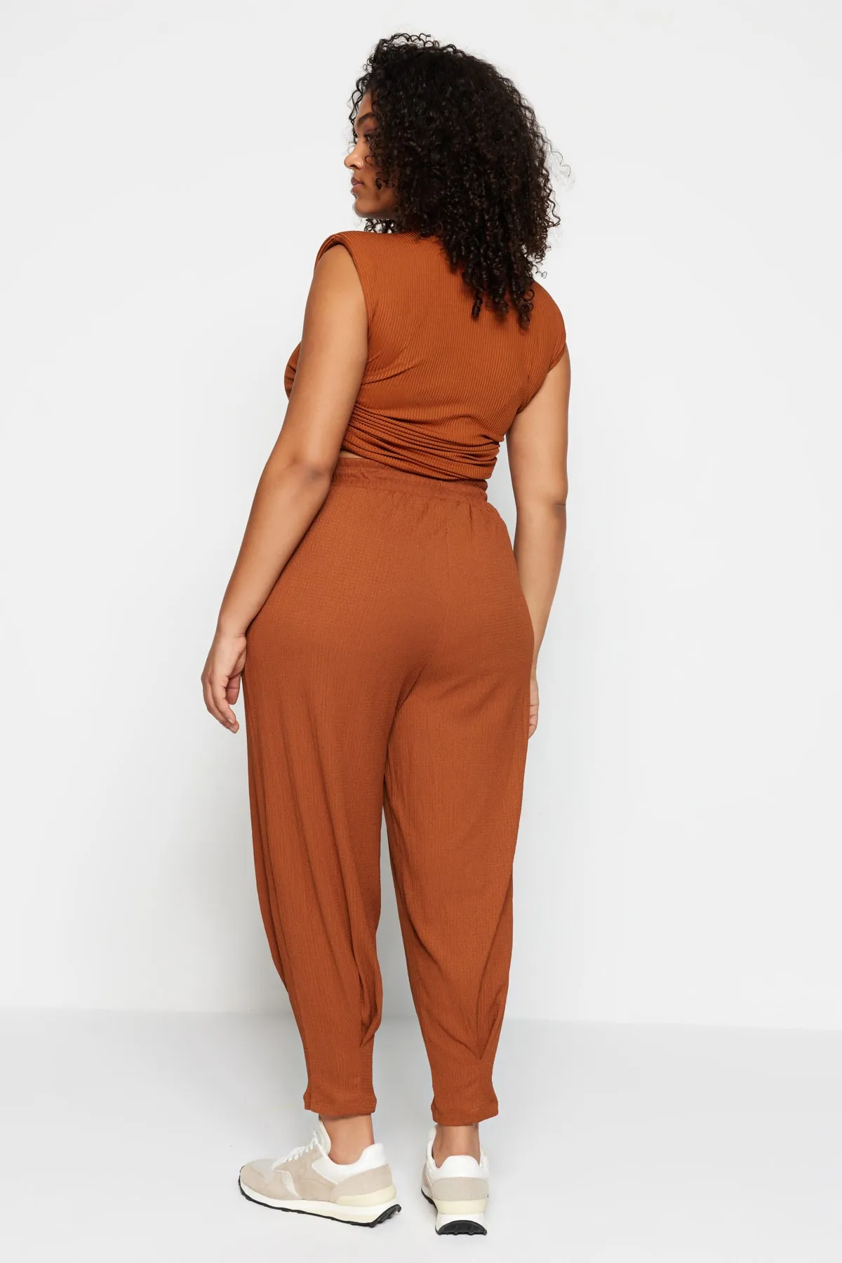 Trendyol Curve  Tile Carrot Fit-Strickhose mit elastischem Bund TBBSS23AR00002