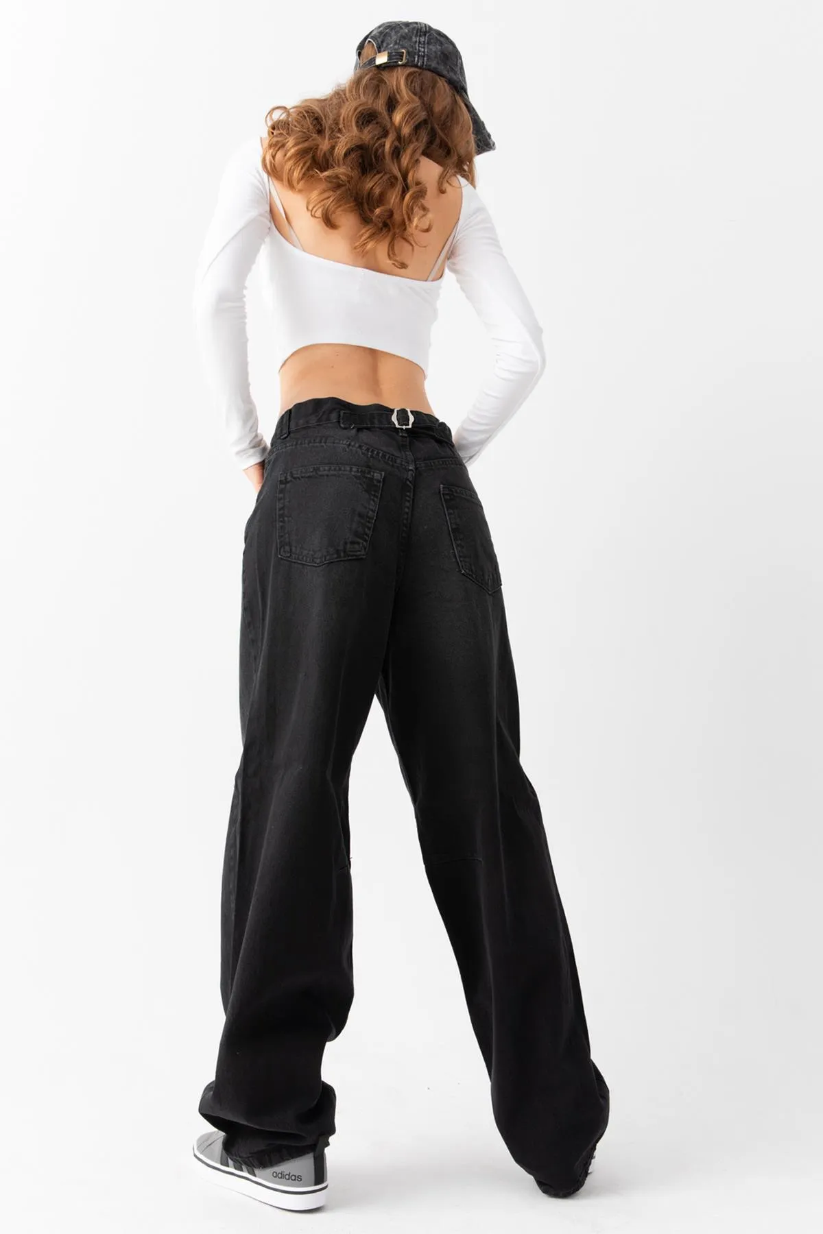 Maule  Schnalle im Detail, lockerer Schnitt, weites Bein, bequeme Baggy-Jeans, lockere Damenhose @milano