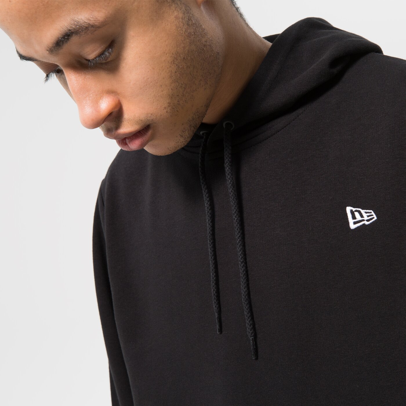 NEW ERA HOODIE NE ESS FLAG HOODY BLK NEW ERA BLK Schwarz