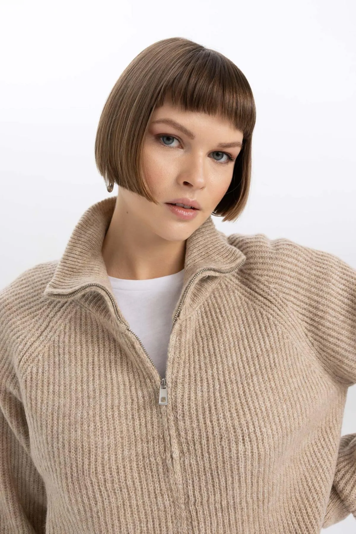 DeFacto  Strickjacke aus Selanik-Stoff mit normaler Passform und Reißverschluss