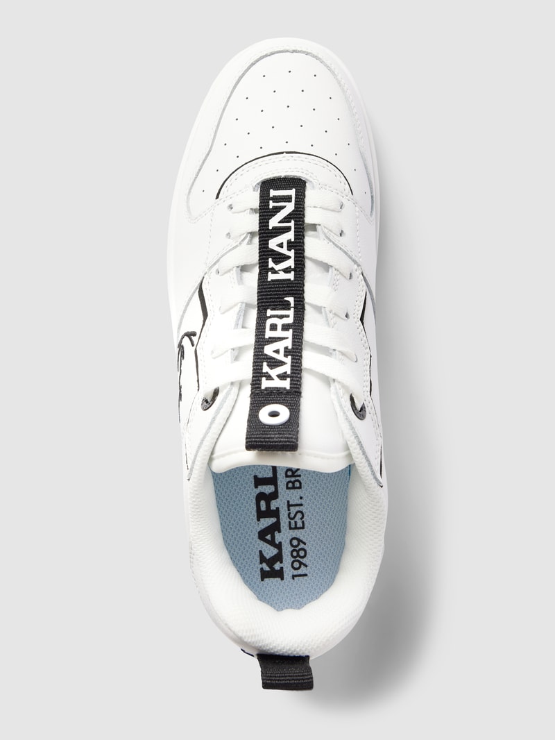 Sneaker mit Label-Detail in weiß
