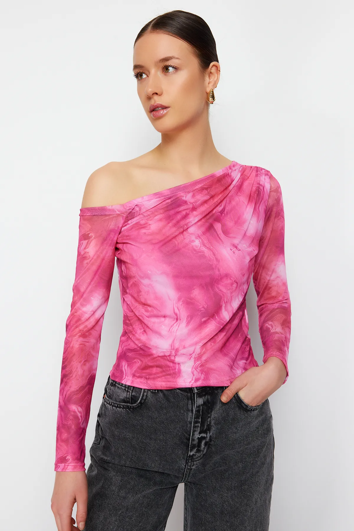 Trendyol Collection  Pink*001 Gemusterte, mit Tüll gefütterte Strickbluse mit asymmetrischem Kragen TWOAW24BZ00051