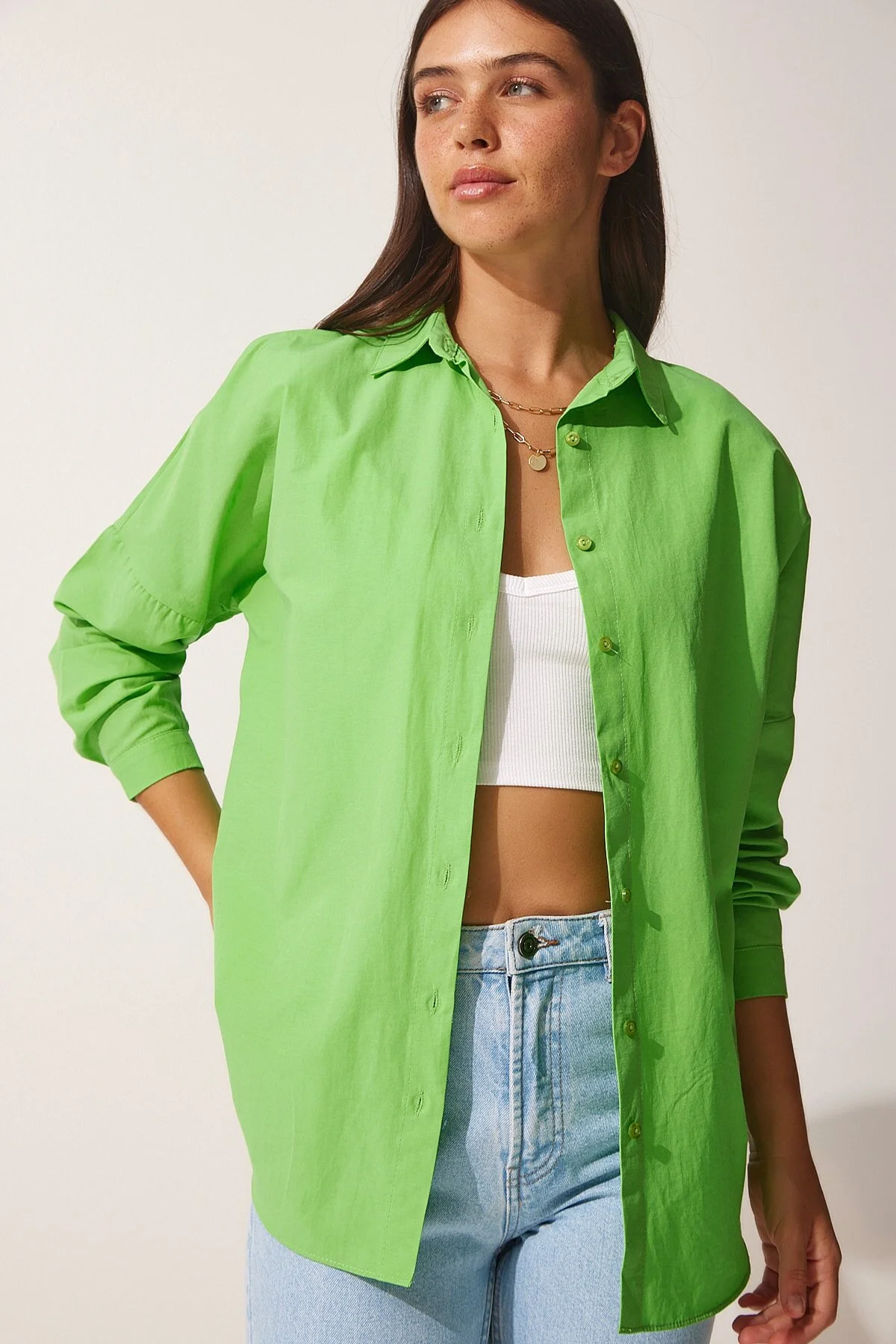 Happiness İstanbul  Mittelgrünes, langes Oversize-Basic-Shirt für Damen DD00842