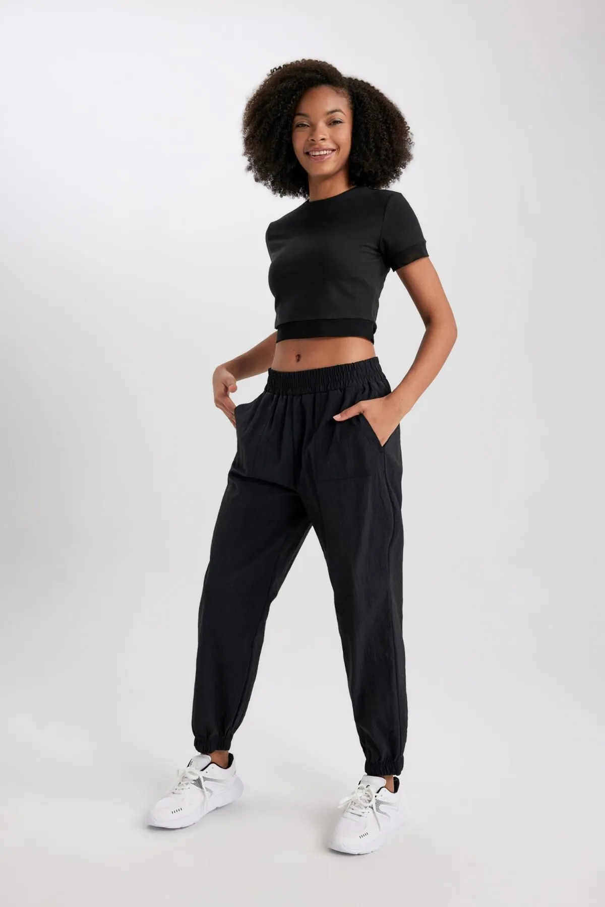DeFacto  Passform Oversized Fit Fallschirmhose B9268ax23wn