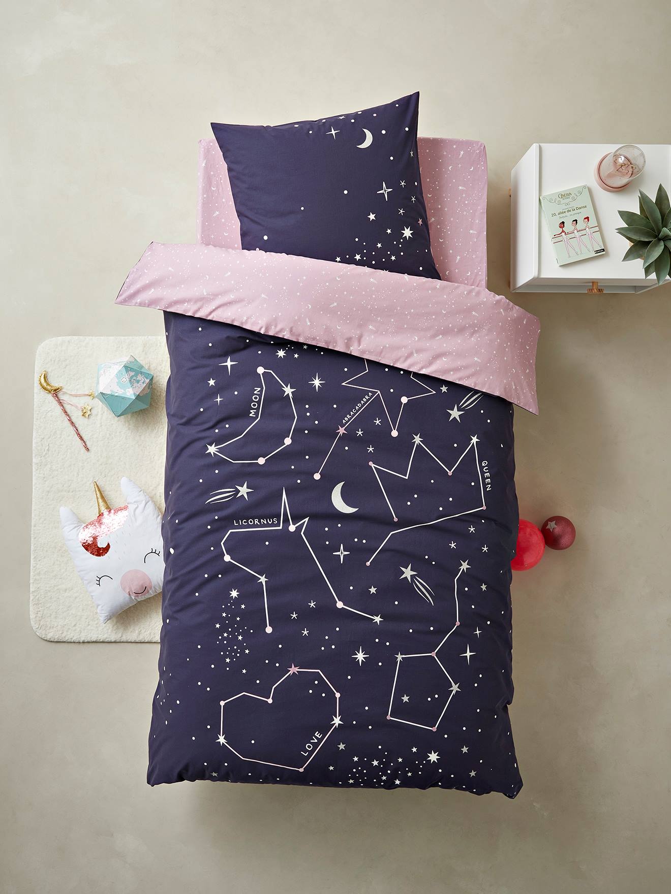 Parure housse de couette + taie d'oreiller avec détails phosphorescents MISS CONSTELLATION marine / parme
