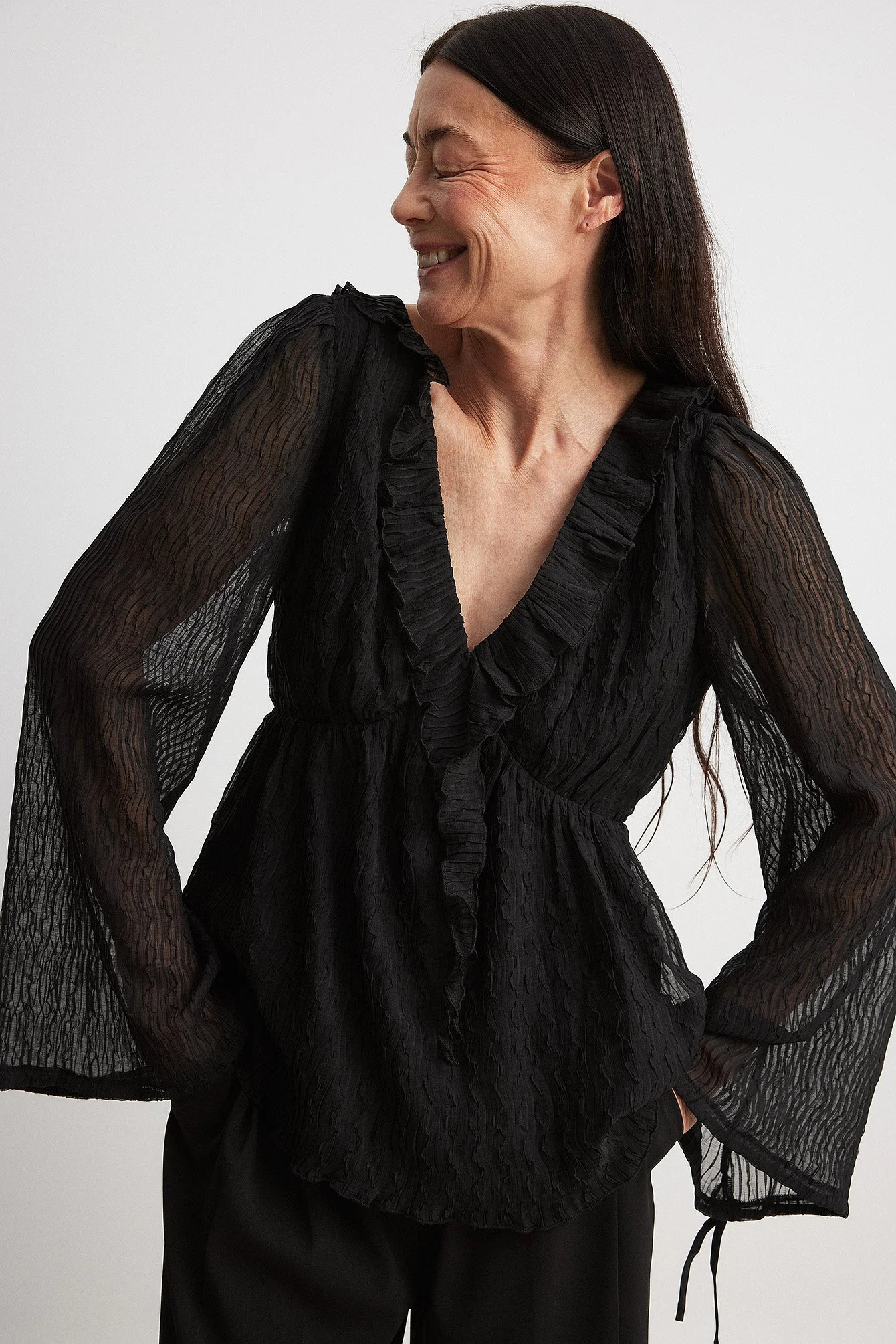 Chiffonbluse mit V-Ausschnitt und Rüschendetail