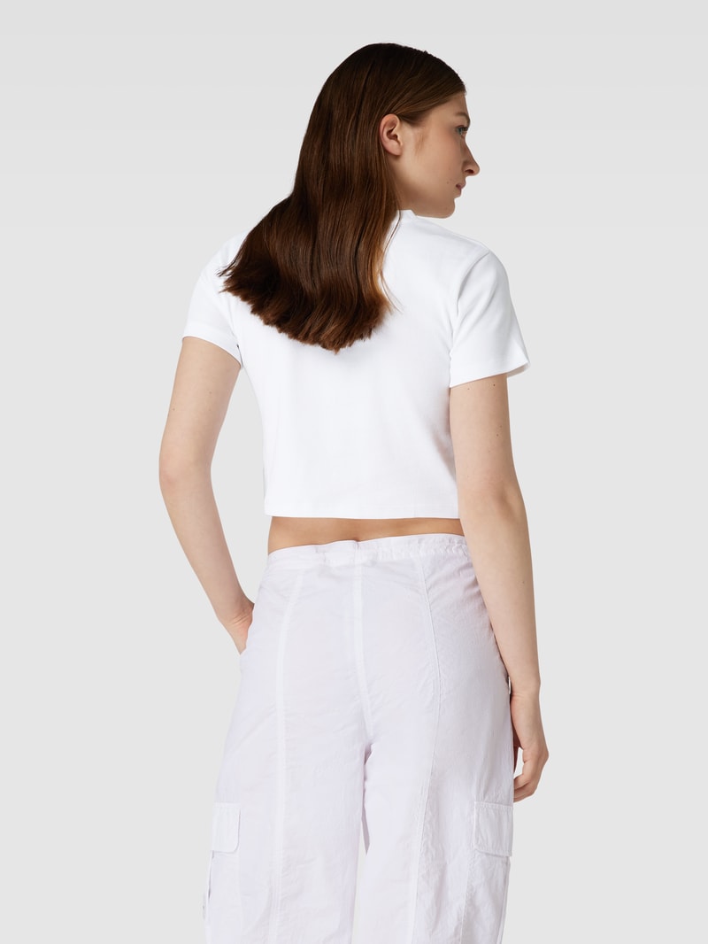 T-Shirt in Feinripp-Optik Modell 'BADGE' in weiss