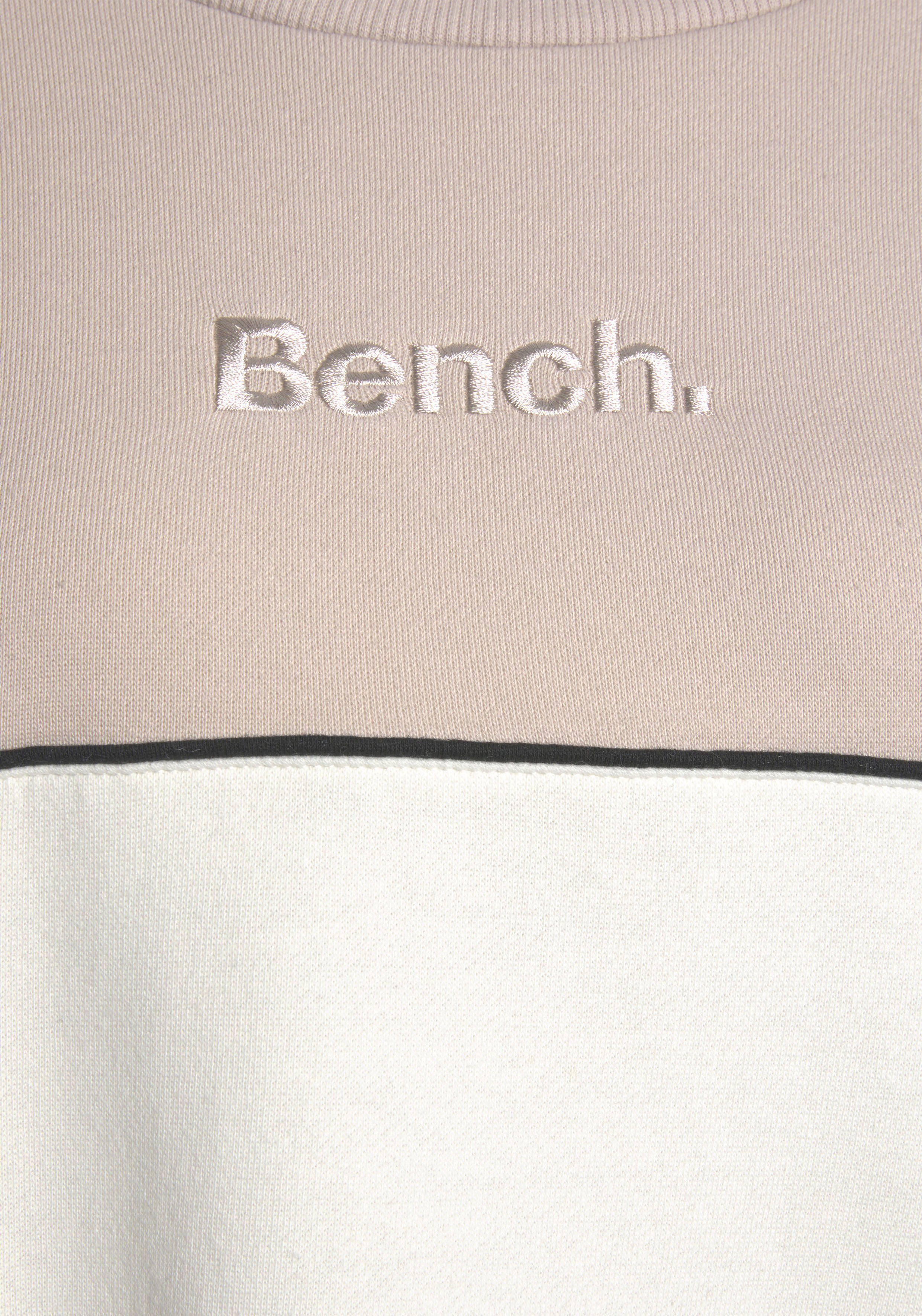 Bench. Sweatkleid in zwei Farben mit Logostickerei