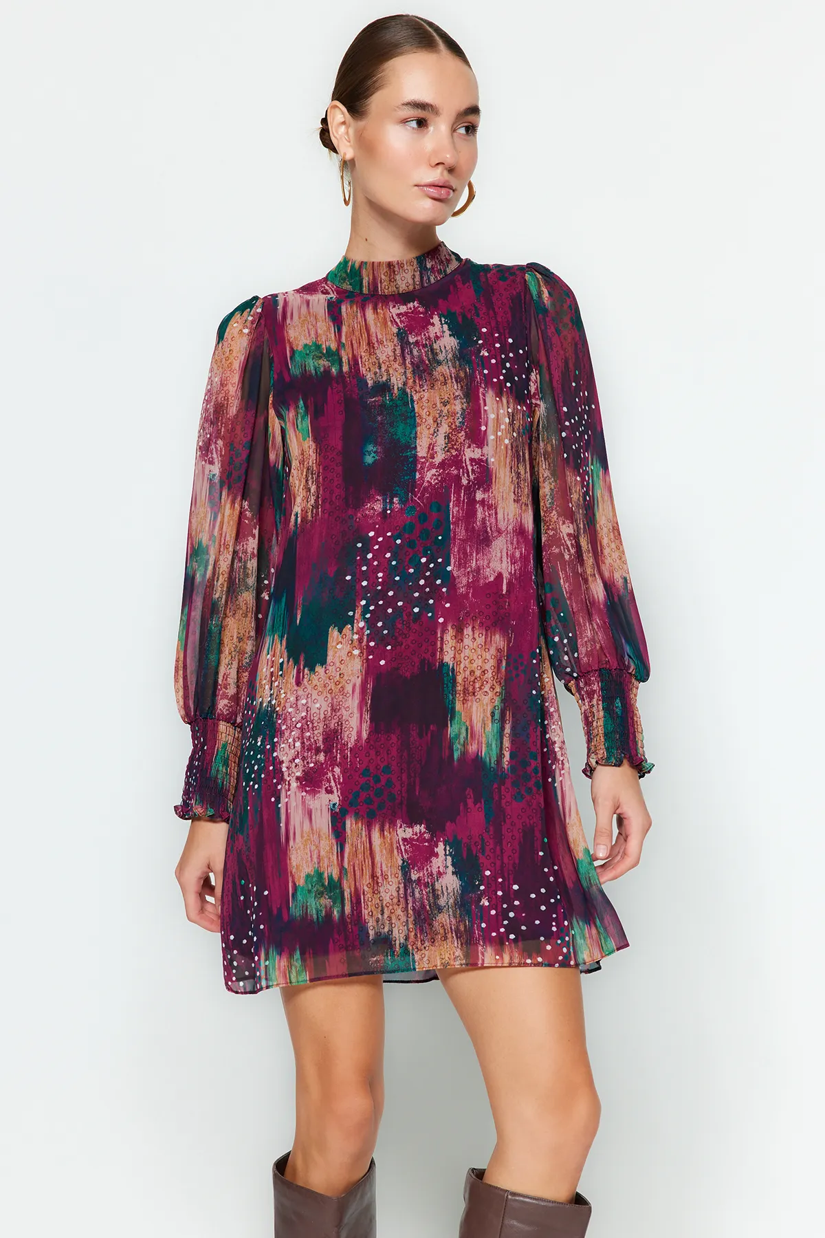Trendyol Collection  Mehrfarbiges, bedrucktes Mini-Webkleid mit geradem Schnitt TWOAW24EL00573
