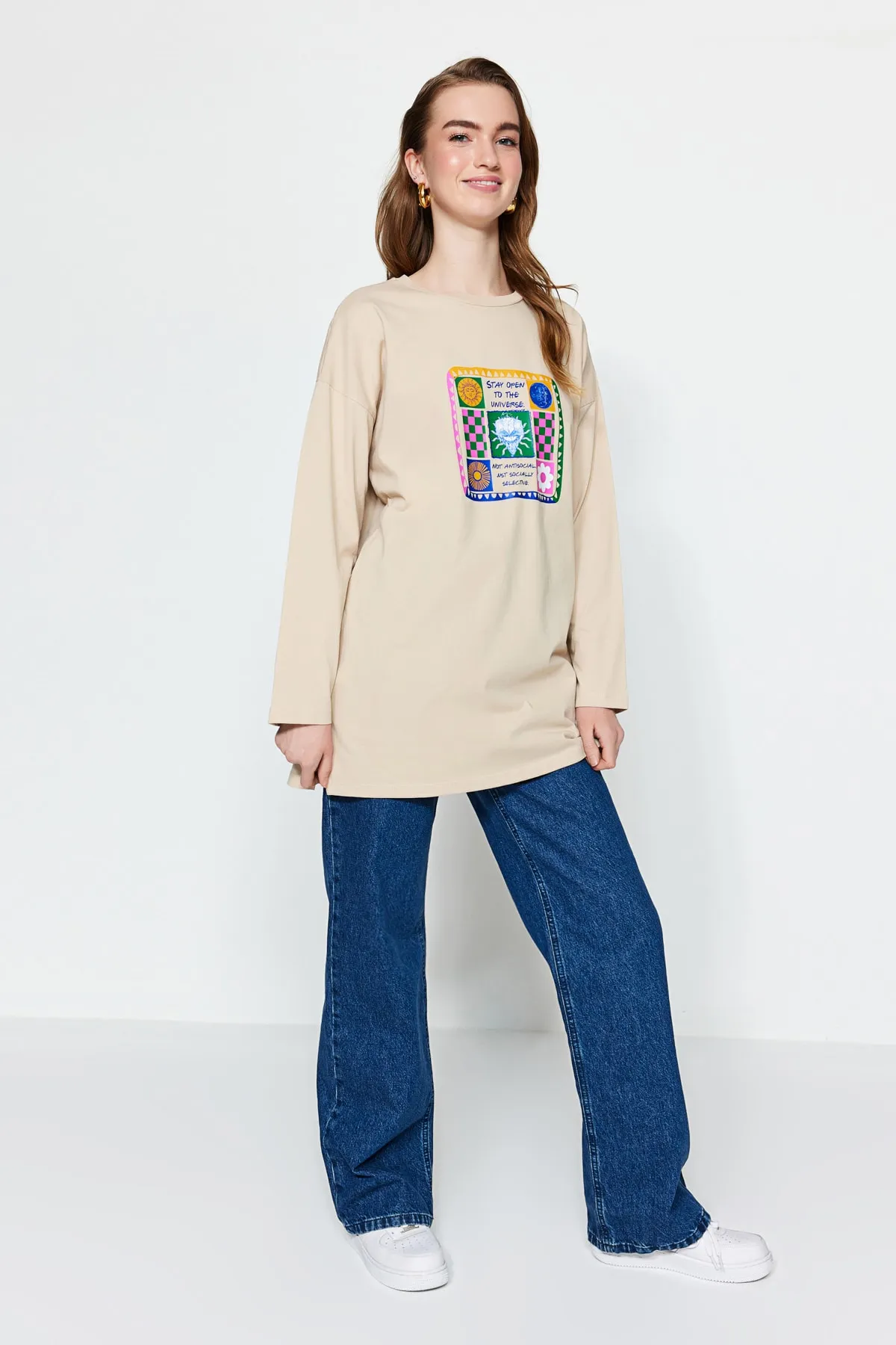 Trendyol Modest  Beiges langärmliges Strick-T-Shirt mit Aufdruck TCTSS23RT00004