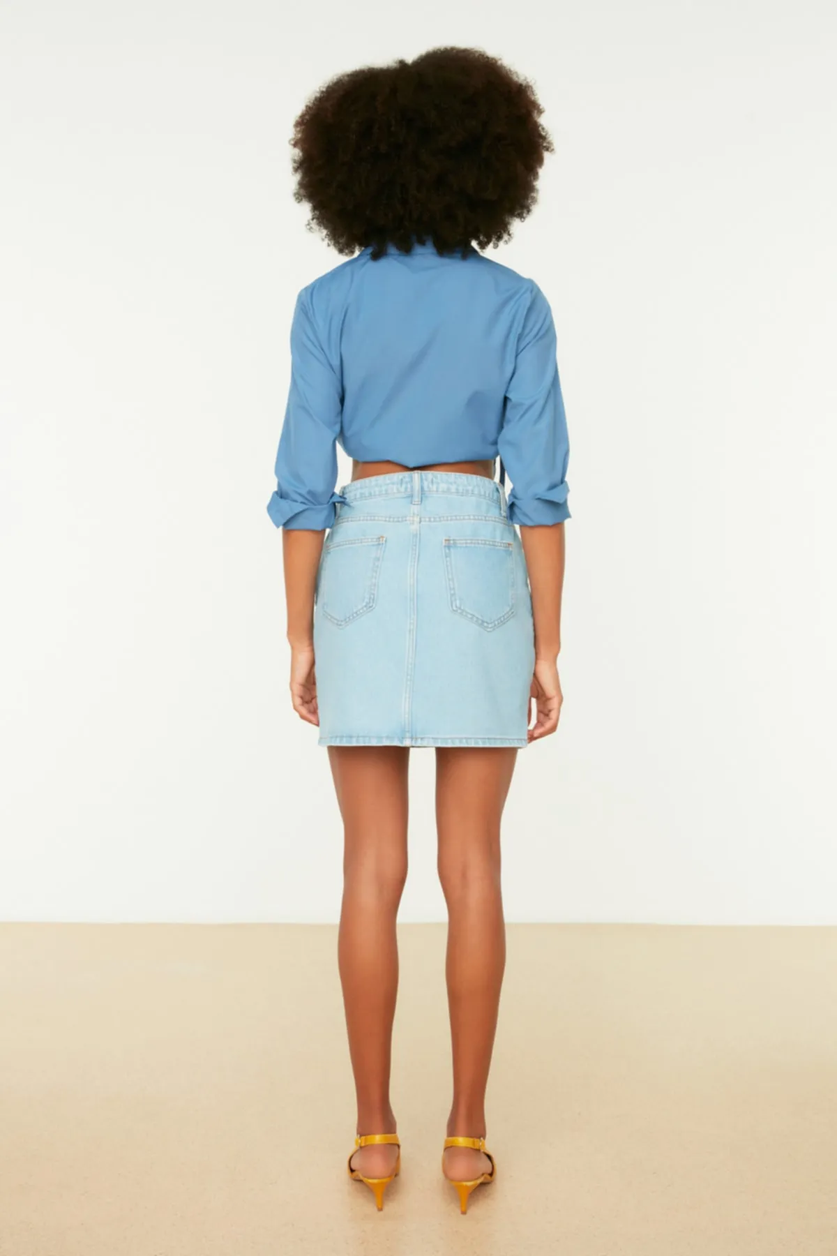 Trendyol Collection  Blauer Basic High Waist Mini Jeansrock TWOSS20ET0151