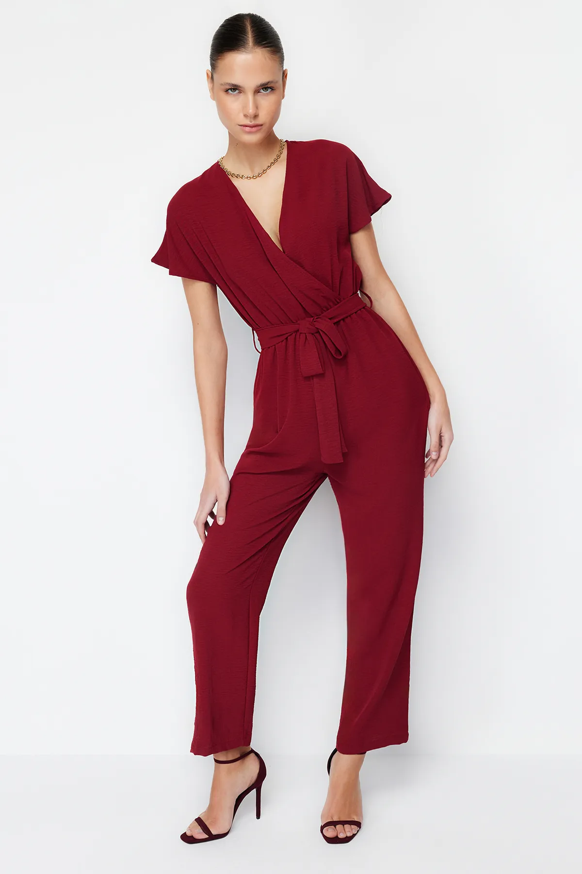 Trendyol Collection  Weinroter Maxi-Weboverall mit Schnürung und detailliertem zweireihigem Kragen TWOSS21TU0112